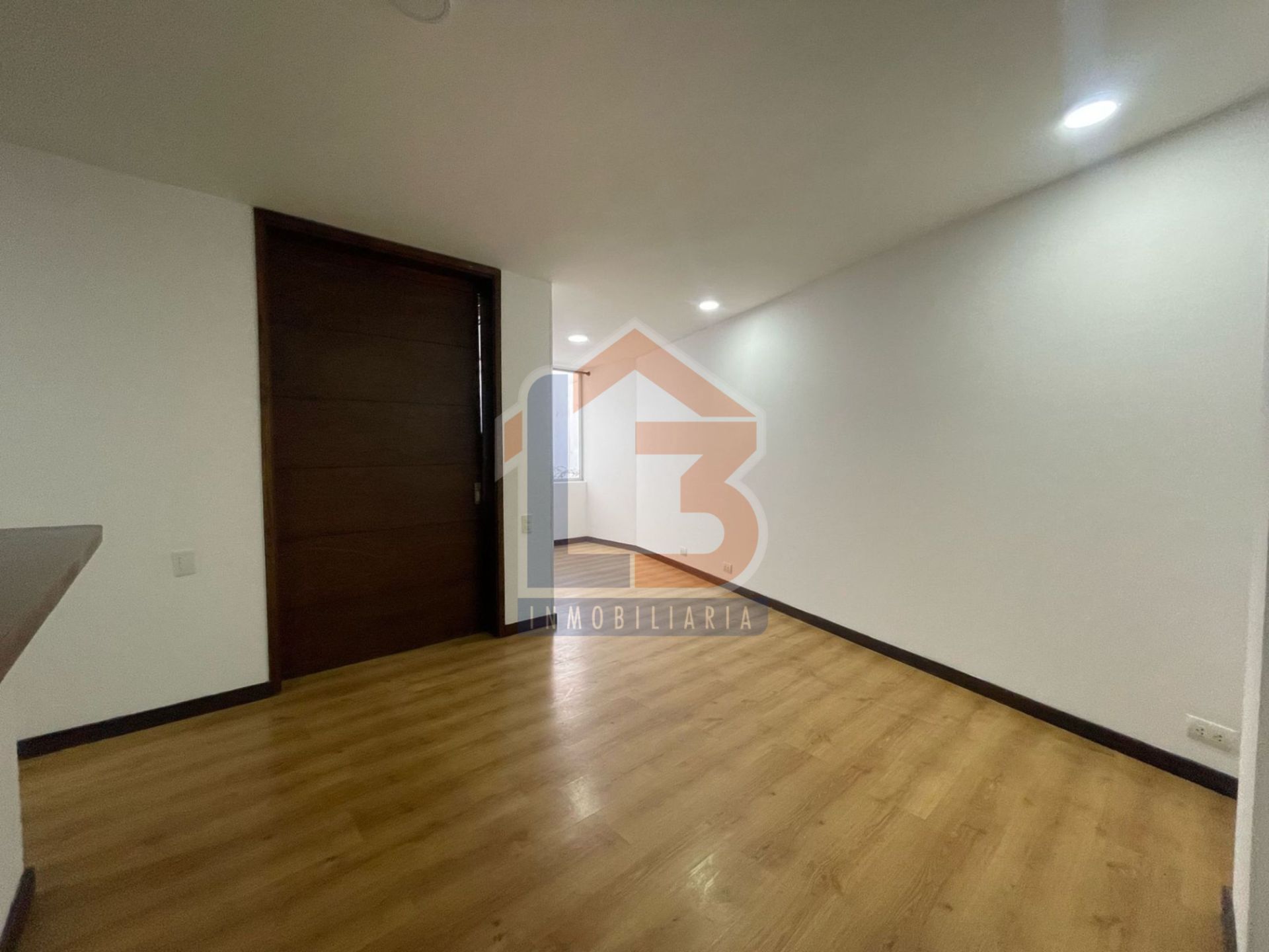SE VENDE APTO EN EL SECTOR LA CASTELLANA 6..jpg