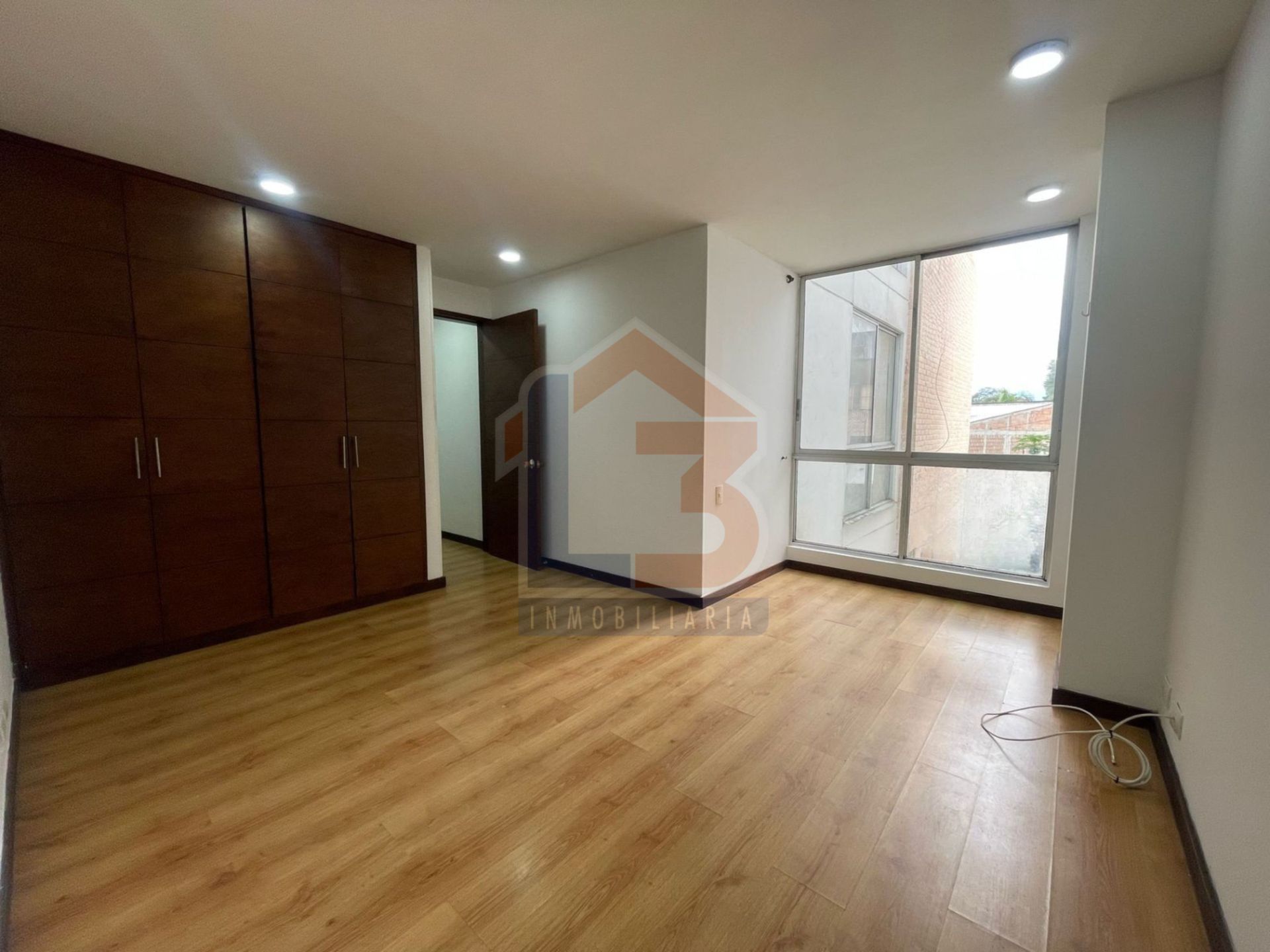 SE VENDE APTO EN EL SECTOR LA CASTELLANA 11..jpg