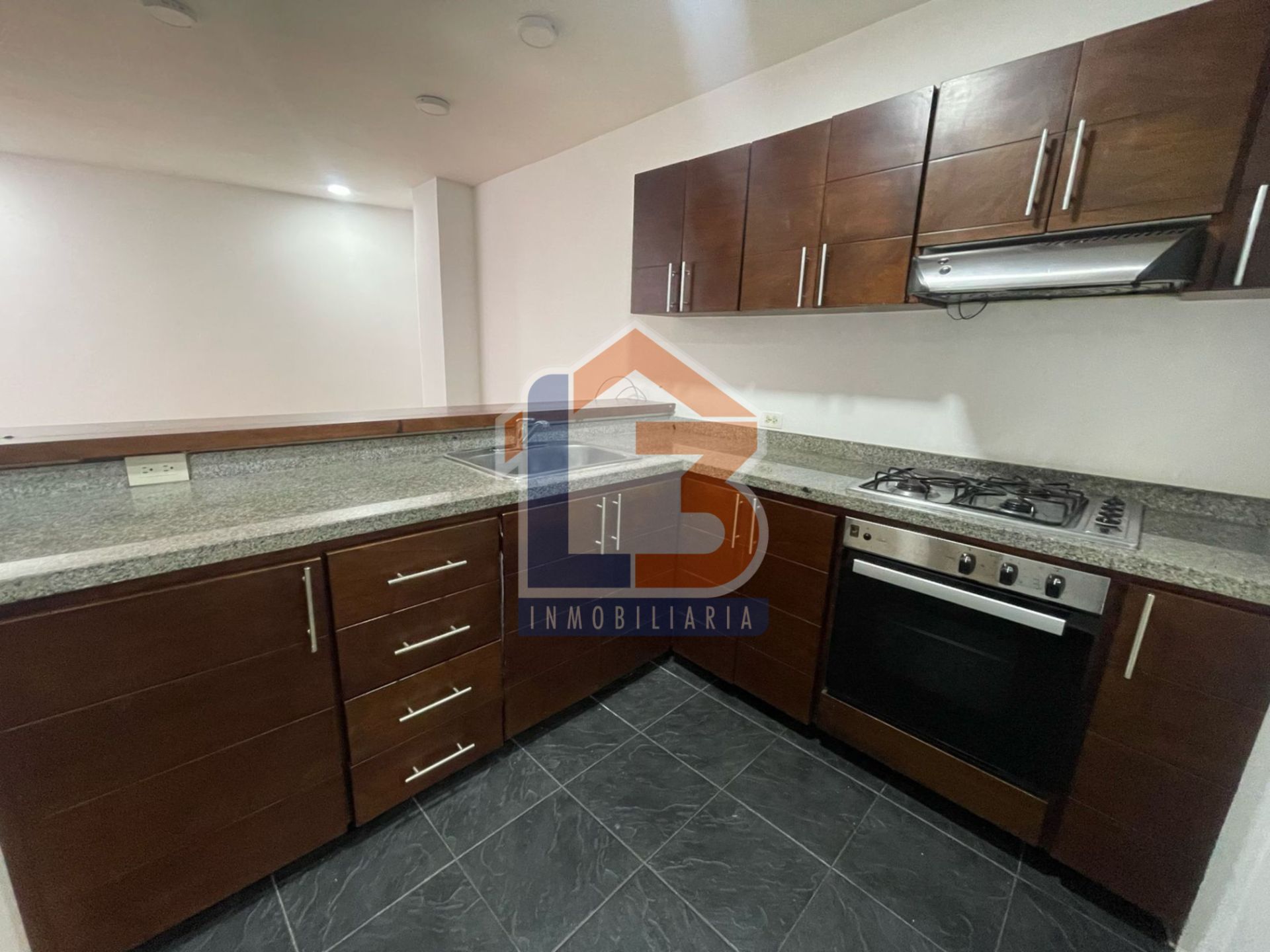 SE VENDE APTO EN EL SECTOR LA CASTELLANA 18..jpg