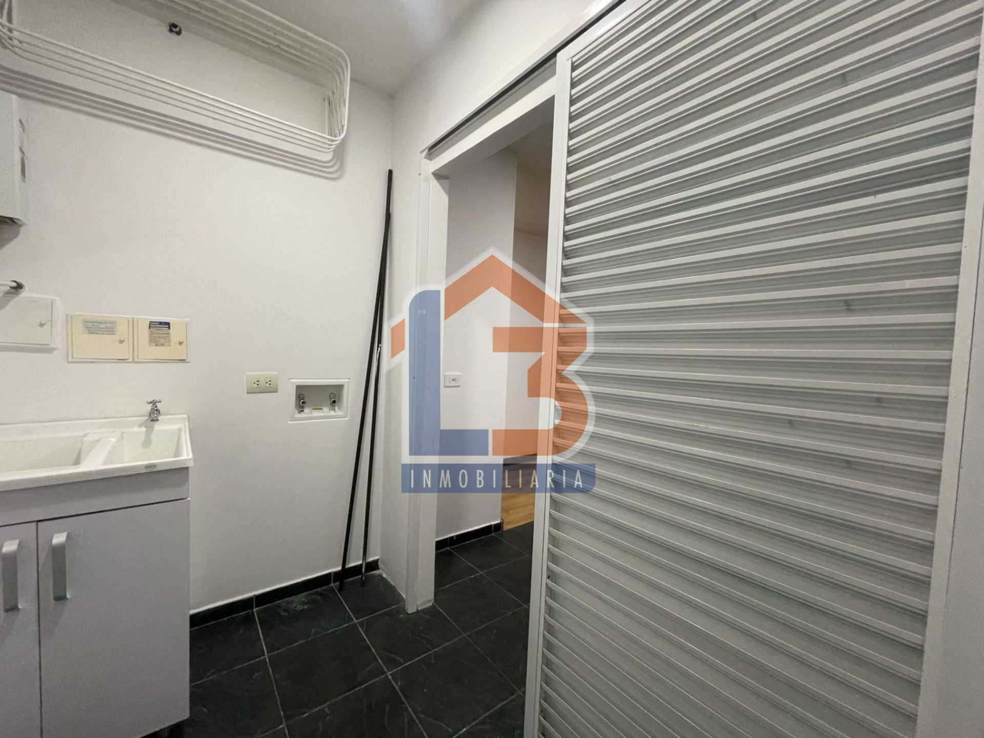 SE VENDE APTO EN EL SECTOR LA CASTELLANA 27..jpg