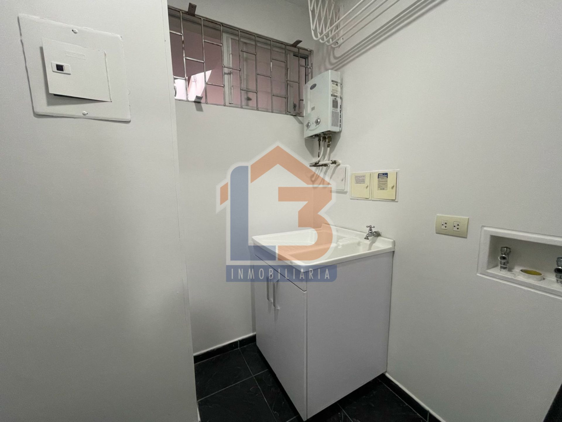 SE VENDE APTO EN EL SECTOR LA CASTELLANA 30..jpg