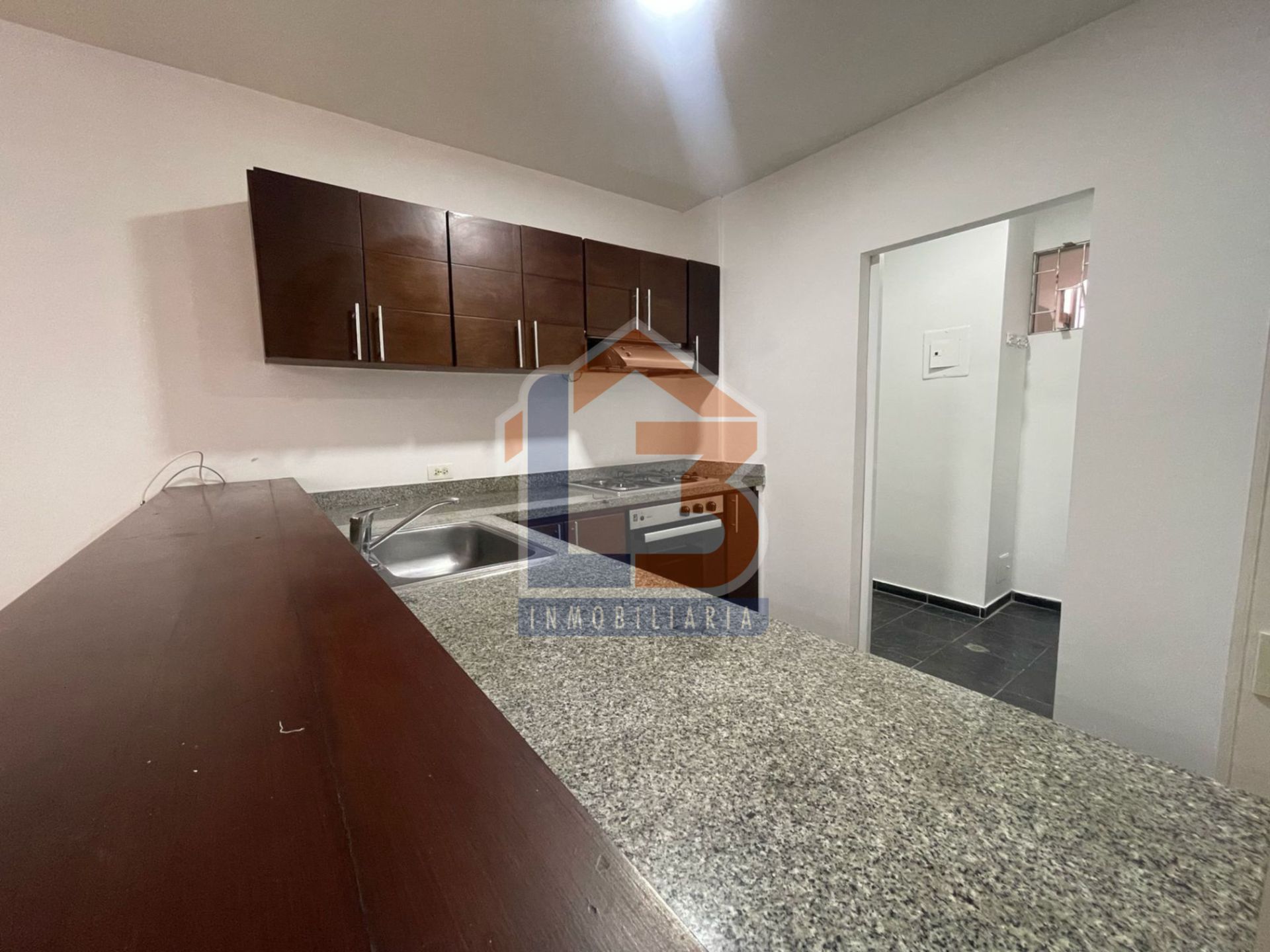SE VENDE APTO EN EL SECTOR LA CASTELLANA 22..jpg