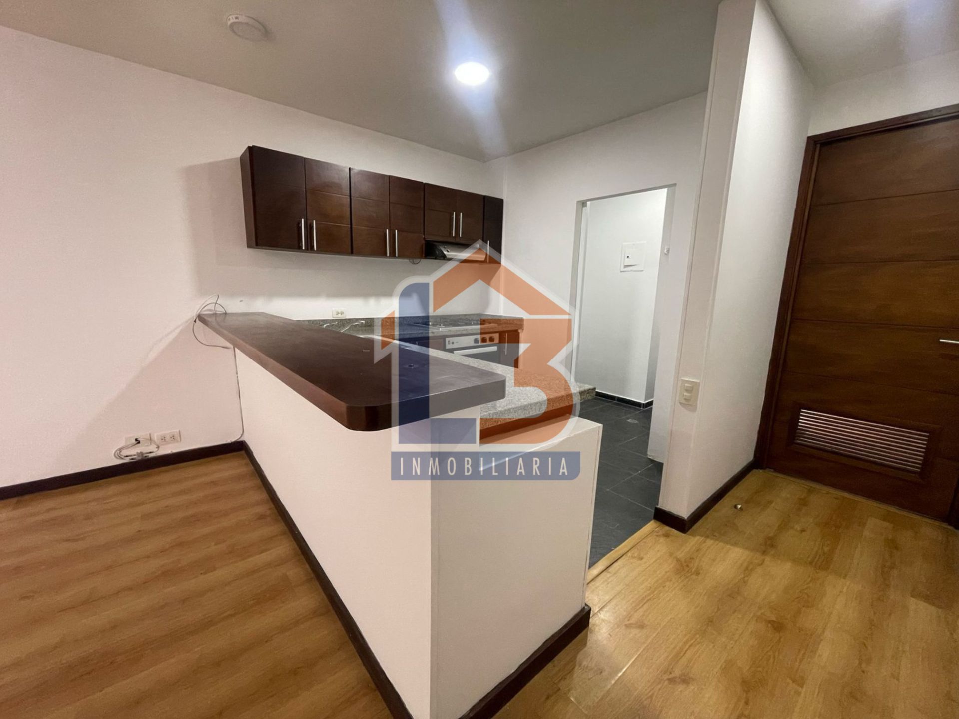 SE VENDE APTO EN EL SECTOR LA CASTELLANA 21.jpg