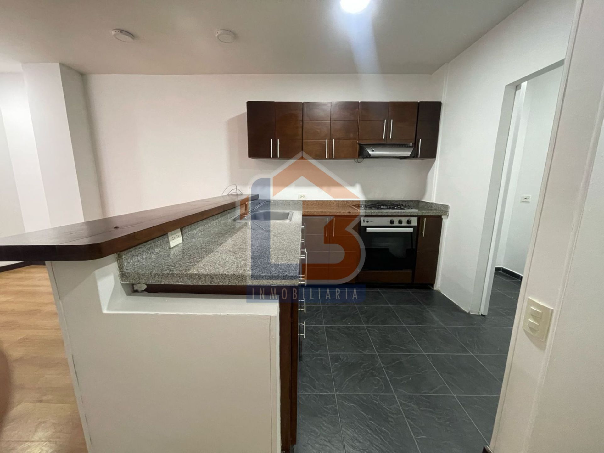 SE VENDE APTO EN EL SECTOR LA CASTELLANA 23..jpg