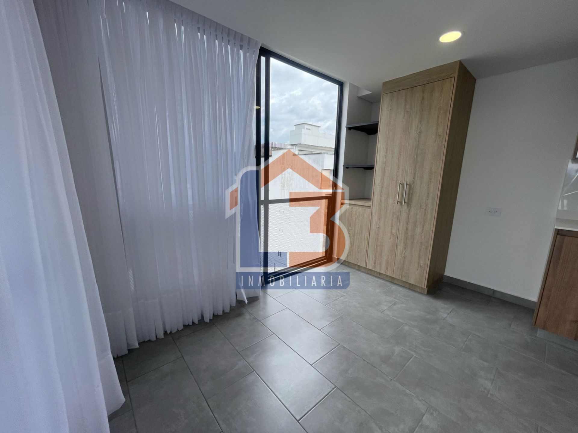 SE VENDE APTO  EN EL SECTOR LA CASTELLANA 2..jpg