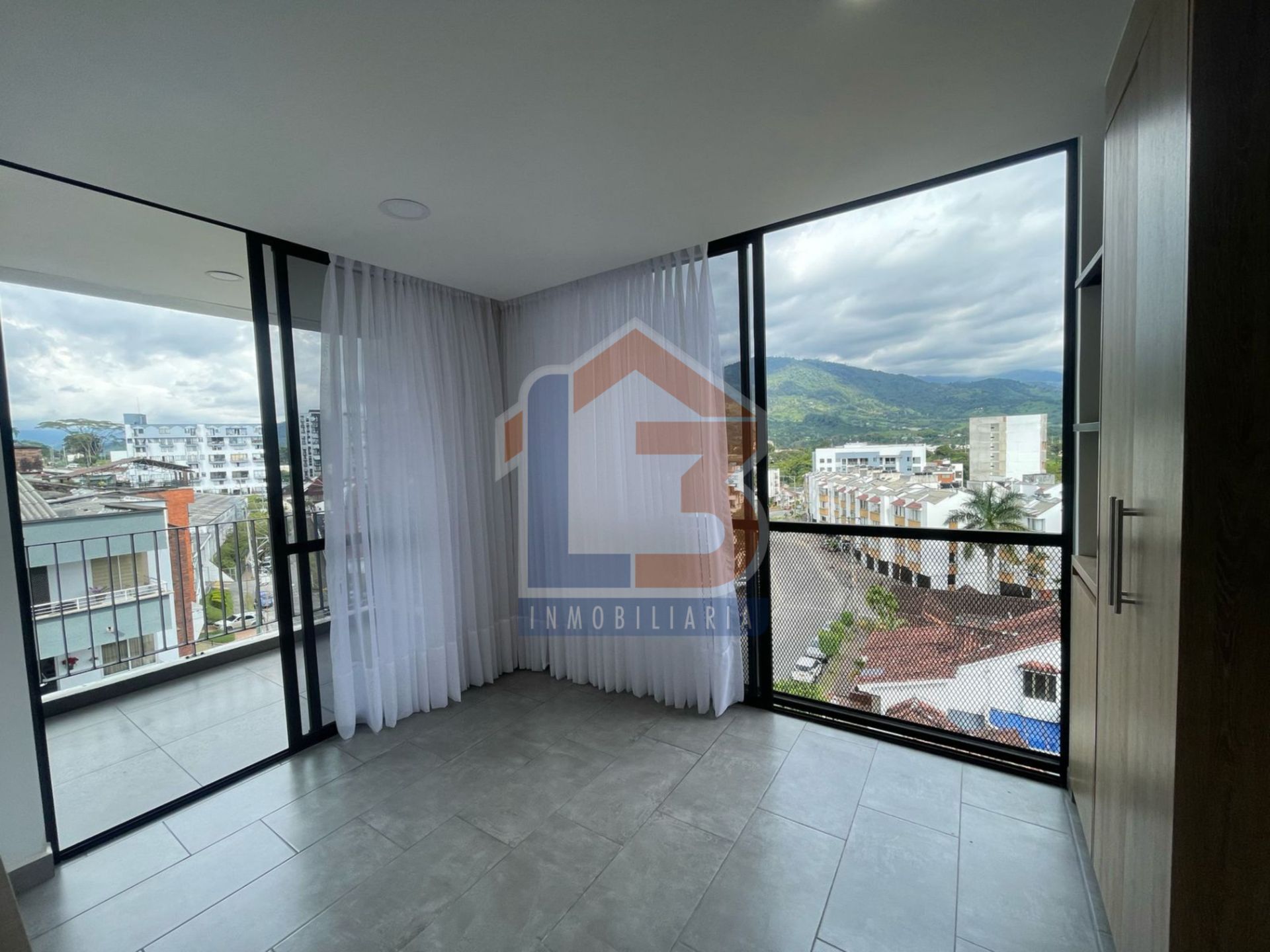 SE VENDE APTO  EN EL SECTOR LA CASTELLANA 4..jpg