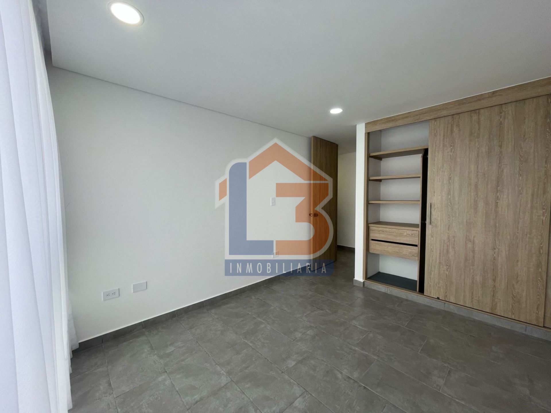 SE VENDE APTO  EN EL SECTOR LA CASTELLANA 17..jpg