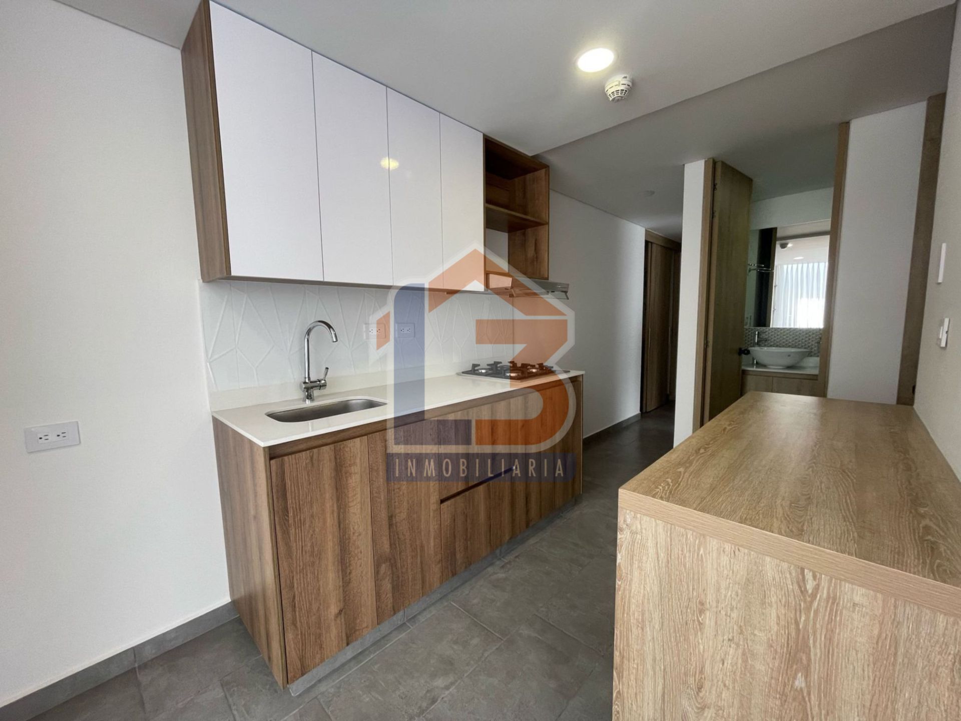 SE VENDE APTO  EN EL SECTOR LA CASTELLANA 24..jpg