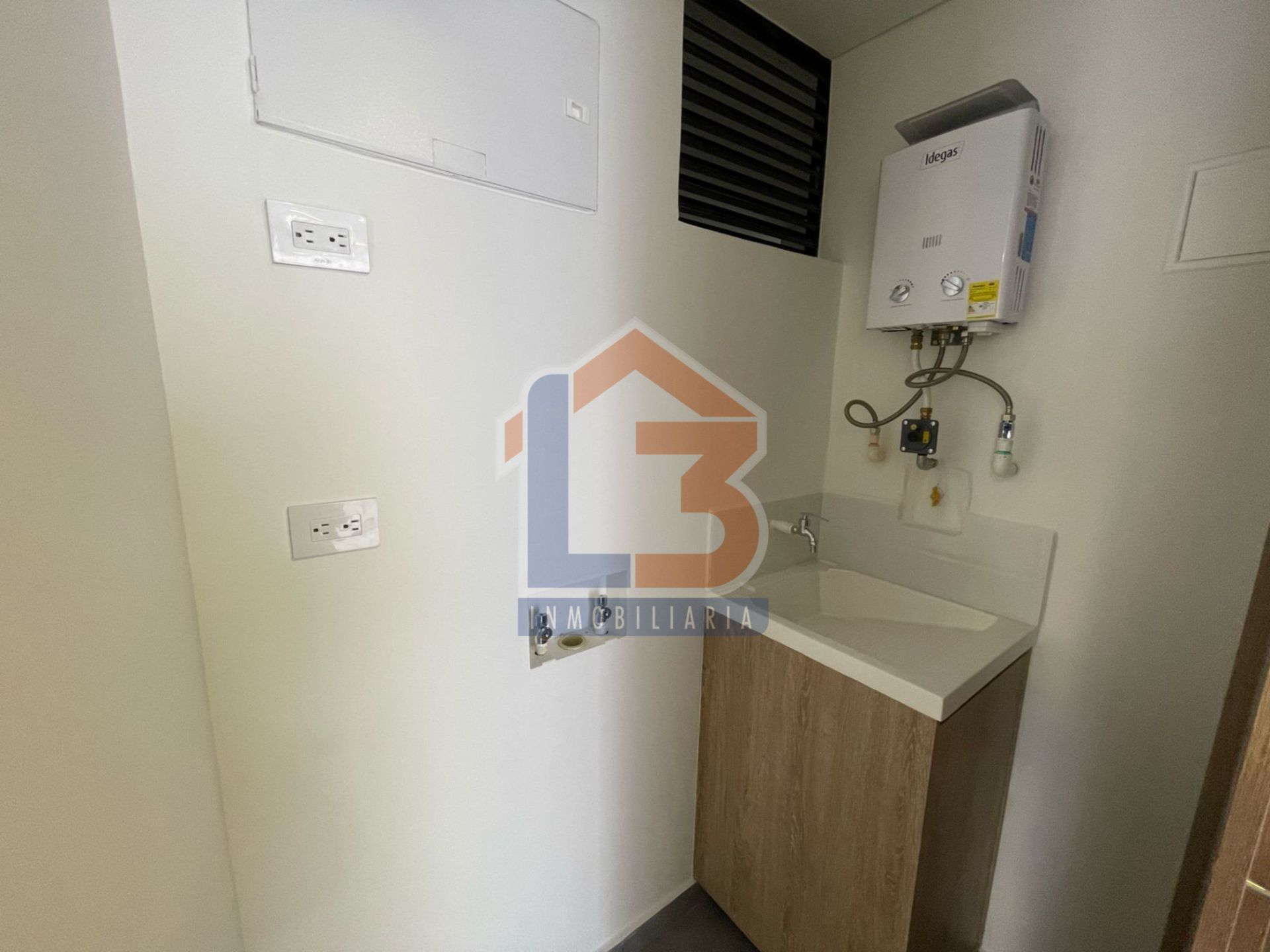 SE VENDE APTO  EN EL SECTOR LA CASTELLANA 29..jpg