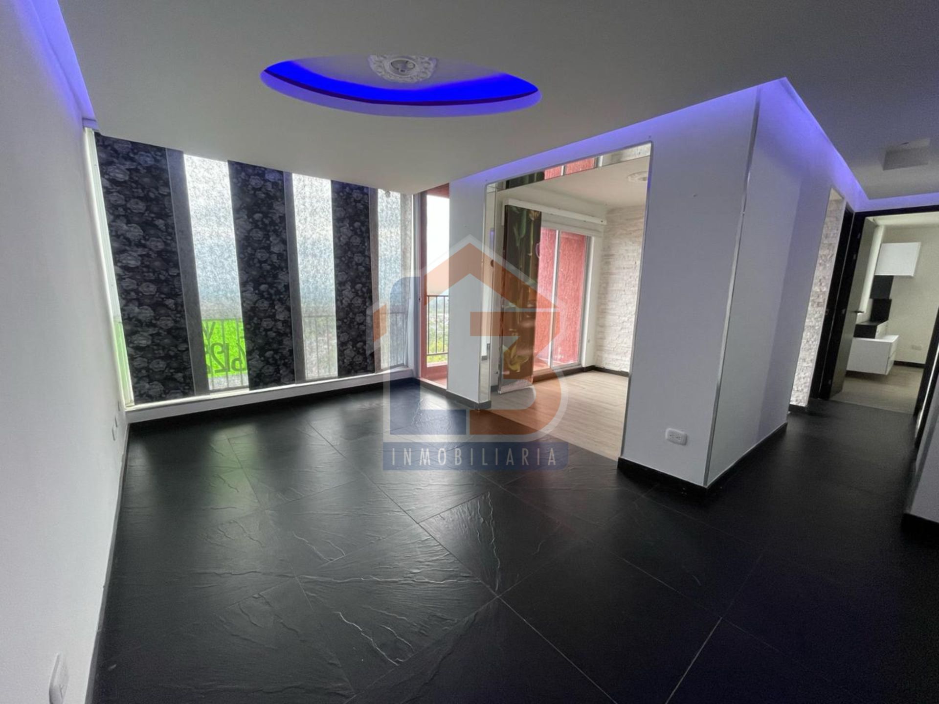 SE VENDE APTO SECTOR LA PAVONA 1..jpg