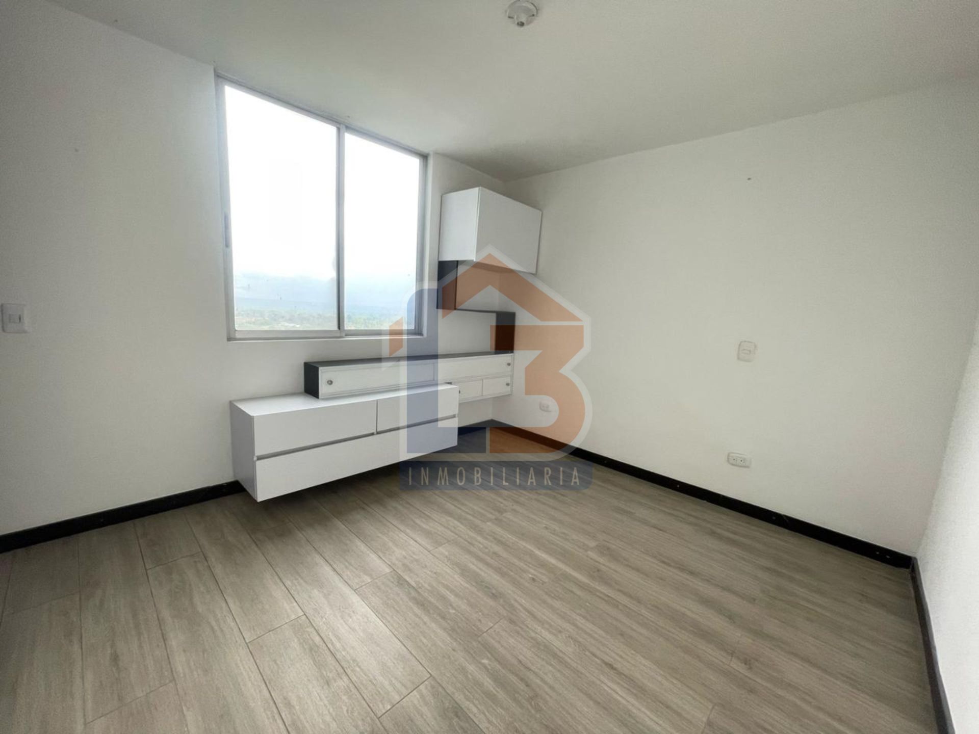 SE VENDE APTO SECTOR LA PAVONA 16..jpg