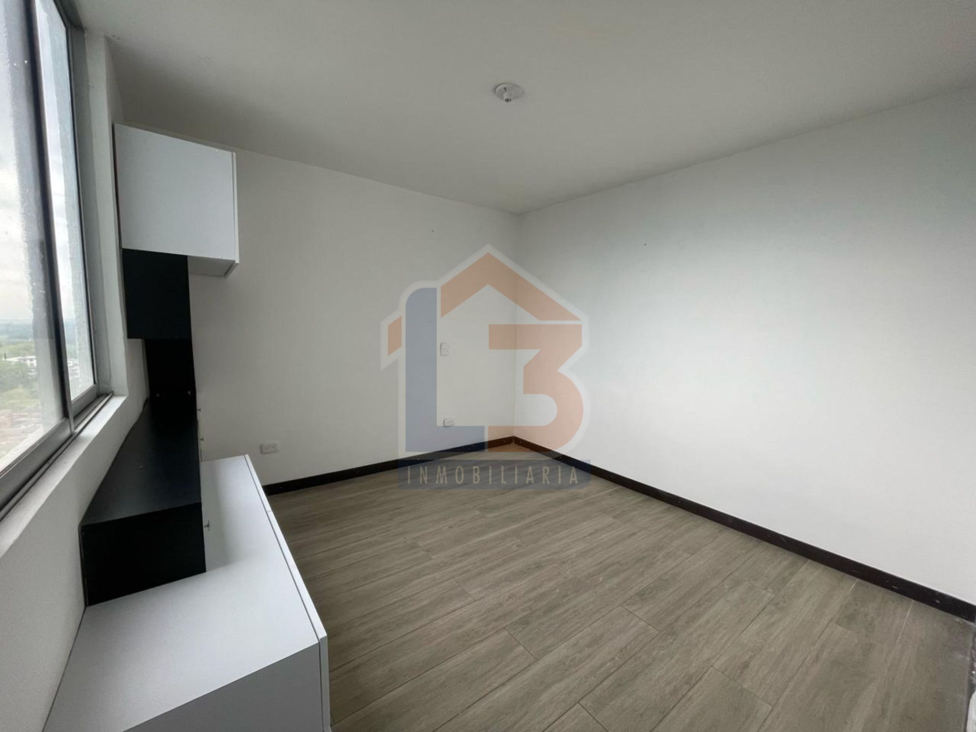 SE VENDE APTO SECTOR LA PAVONA 17..jpg