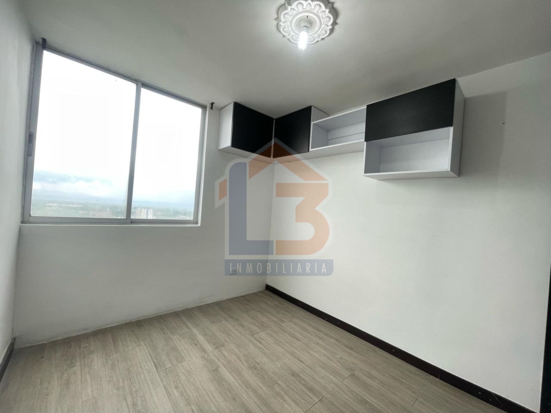 SE VENDE APTO SECTOR LA PAVONA 21..jpg
