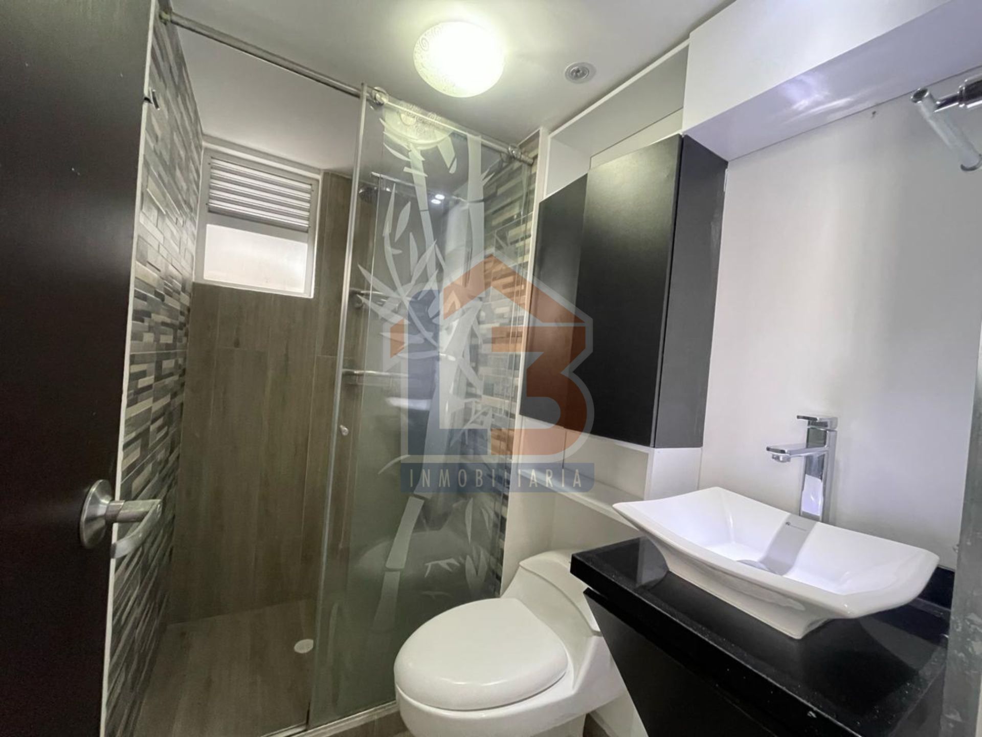 SE VENDE APTO SECTOR LA PAVONA 24..jpg