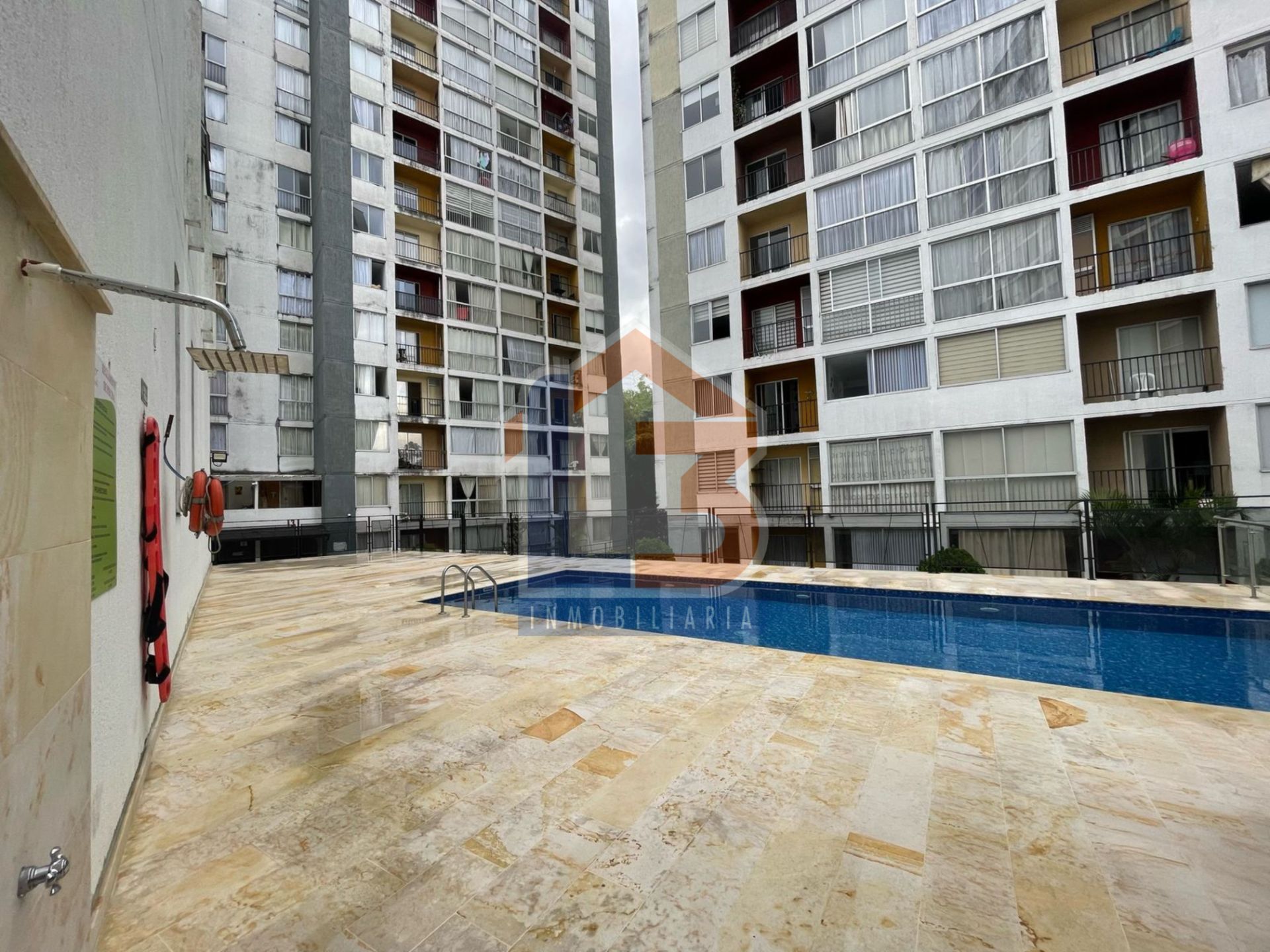 SE VENDE APTO SECTOR LA PAVONA 27..jpg