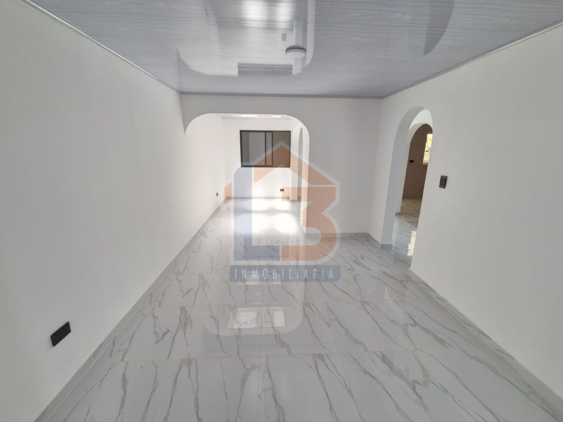 SE VENDE CASA EN LOS PROFESIONALES  3..jpg