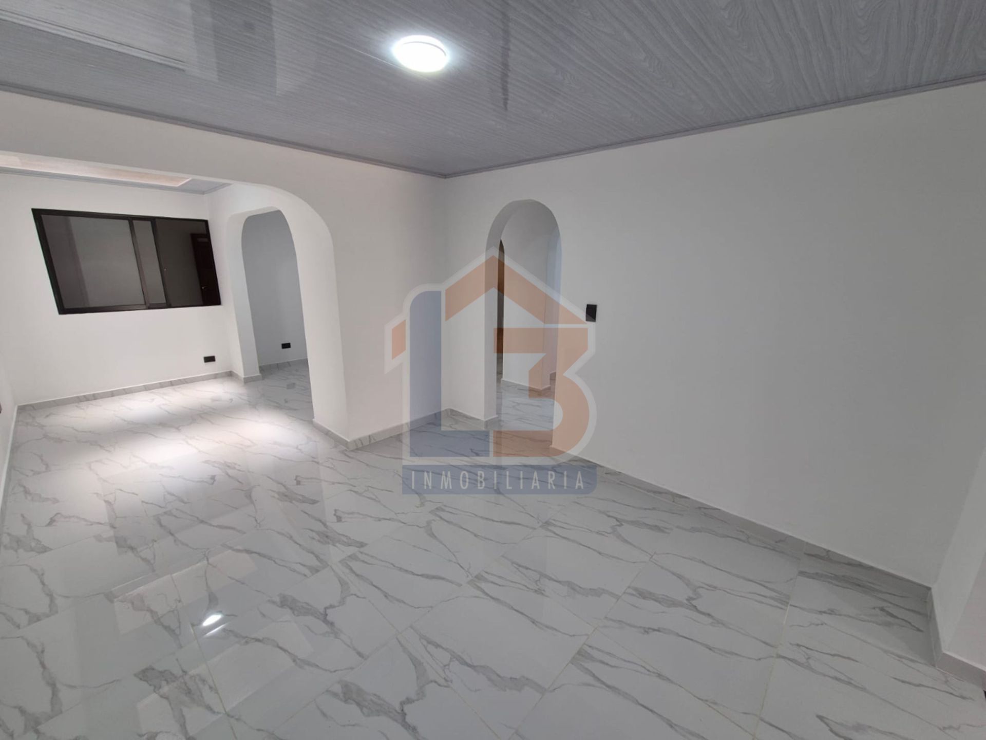 SE VENDE CASA EN LOS PROFESIONALES  4..jpg