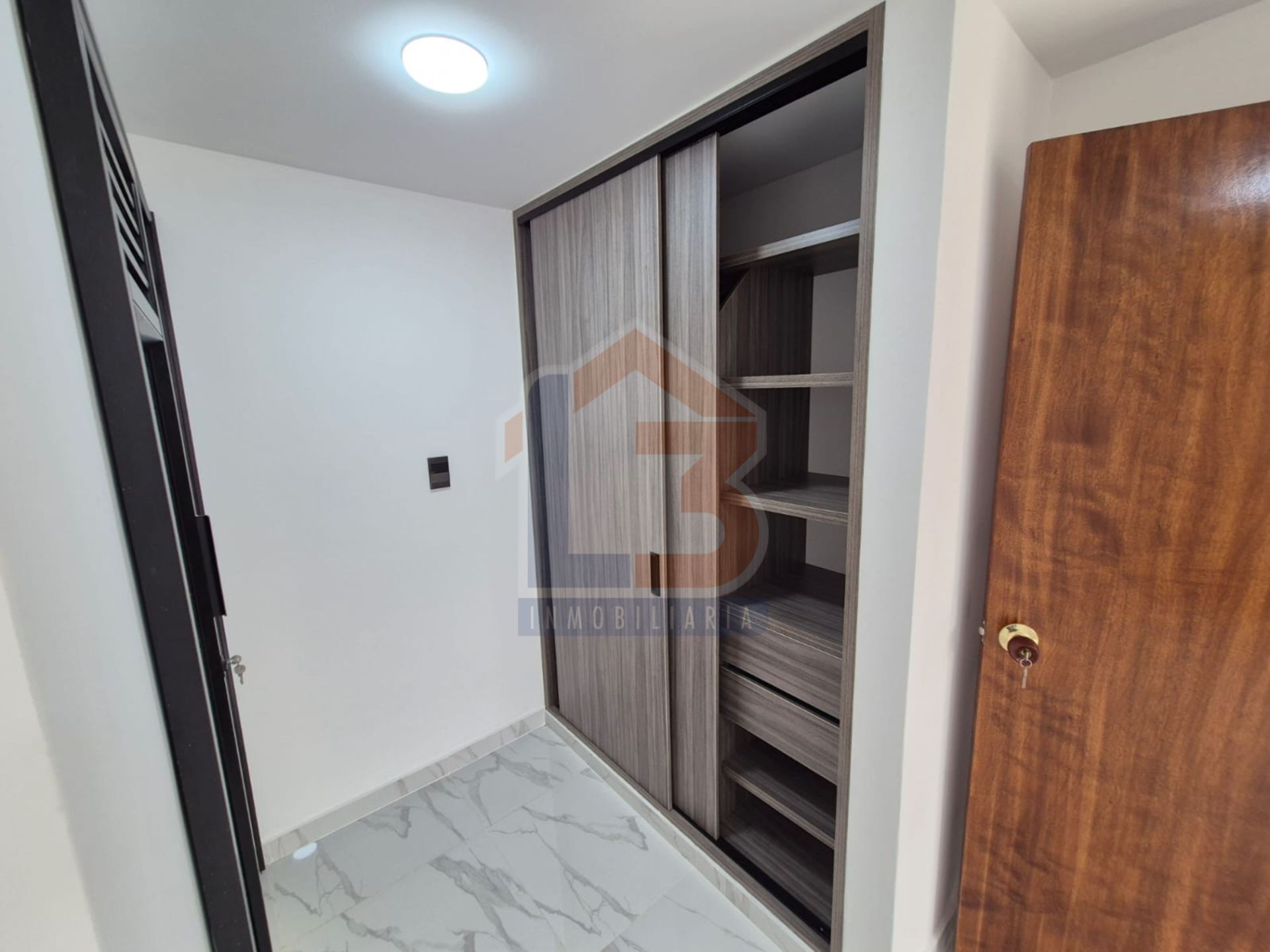 SE VENDE CASA EN LOS PROFESIONALES  13..jpg