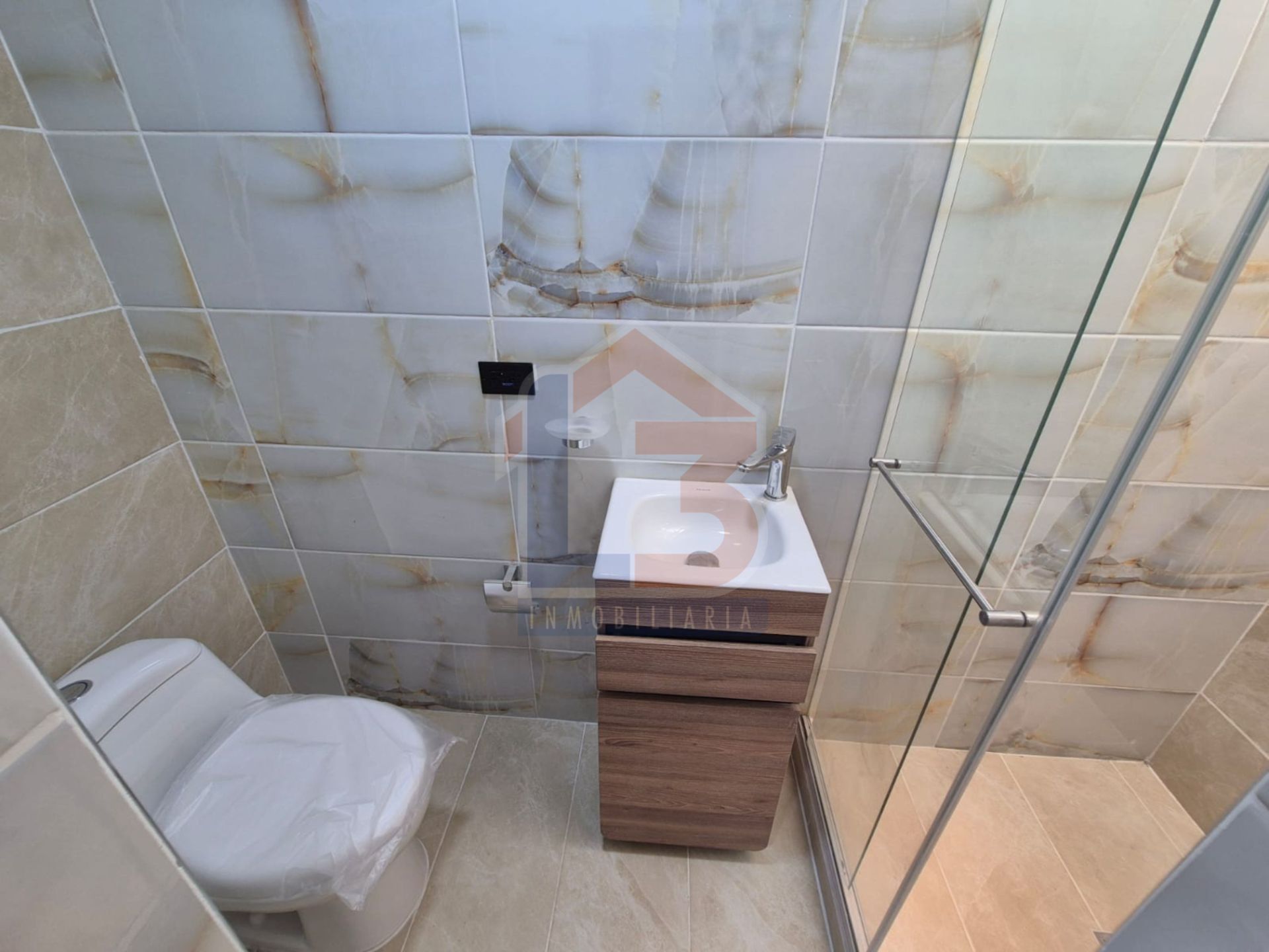 SE VENDE CASA EN LOS PROFESIONALES  16..jpg