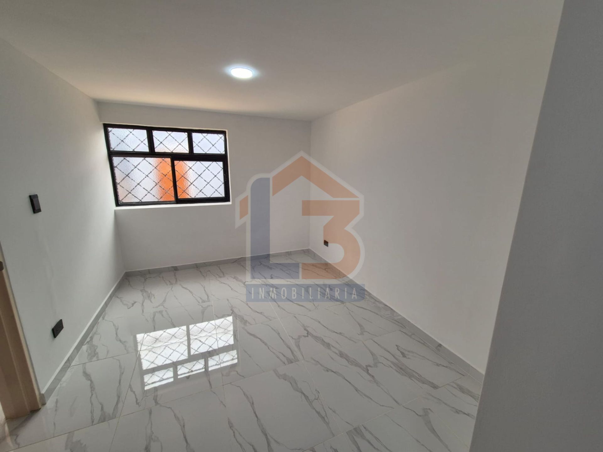 SE VENDE CASA EN LOS PROFESIONALES  18..jpg