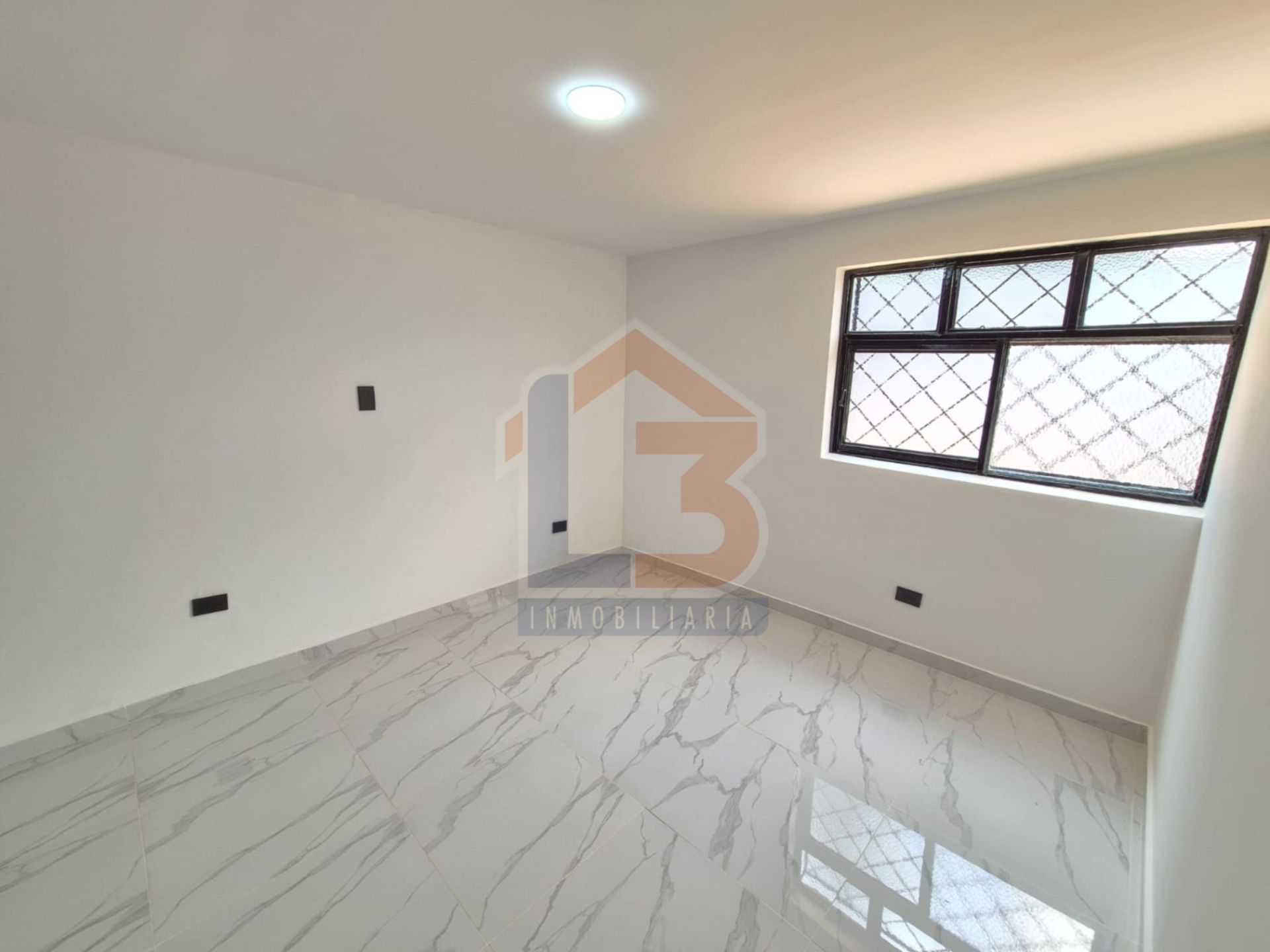 SE VENDE CASA EN LOS PROFESIONALES  20..jpg