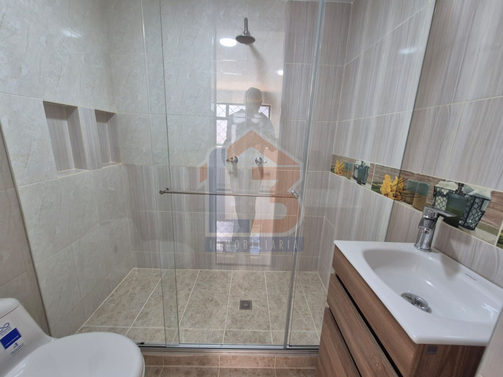SE VENDE CASA EN LOS PROFESIONALES  26..jpg