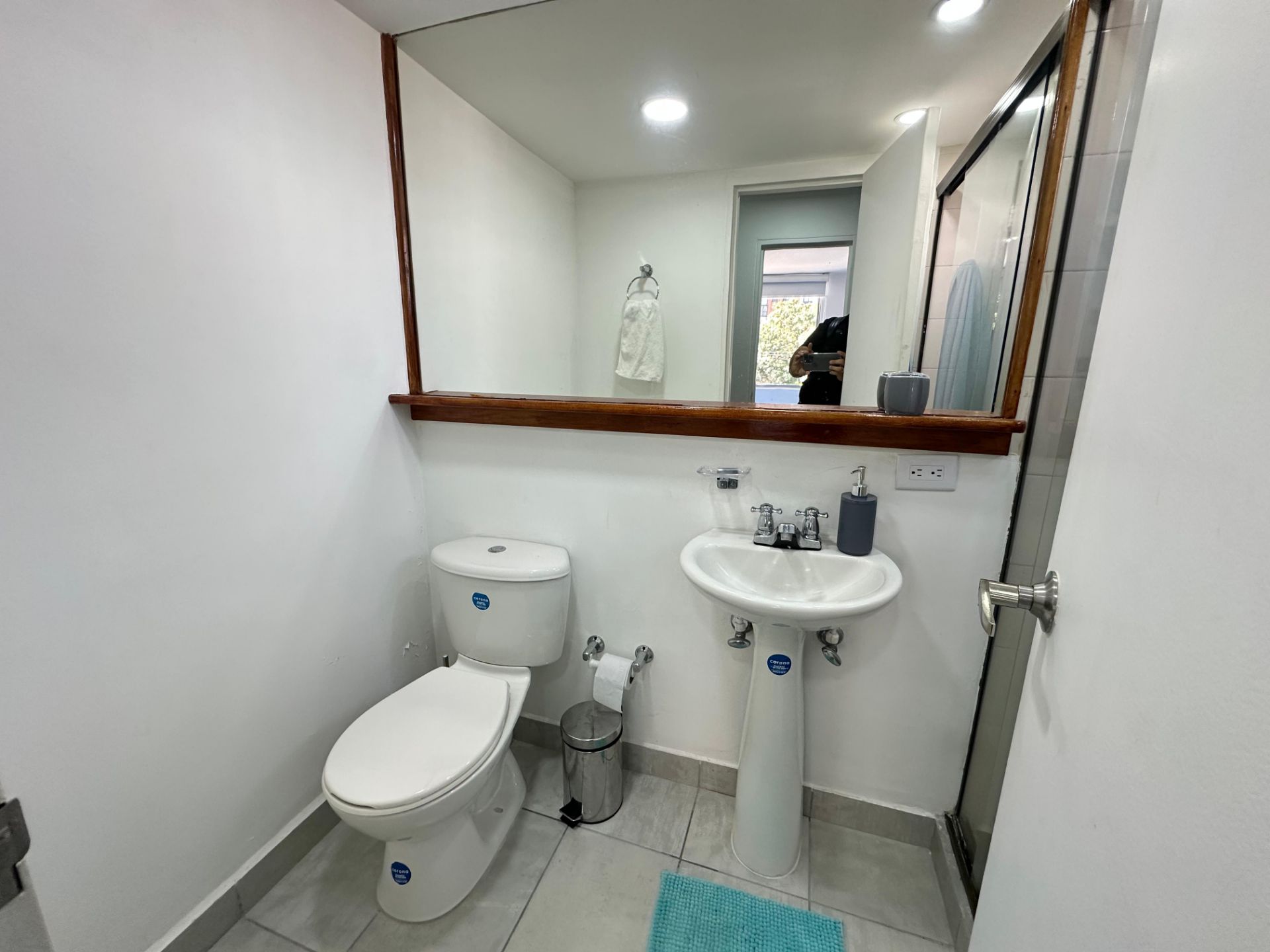 Hermoso apartamento amoblado en el Poblado Medellin, con increible vista iluminación ventilación  (6).jpg