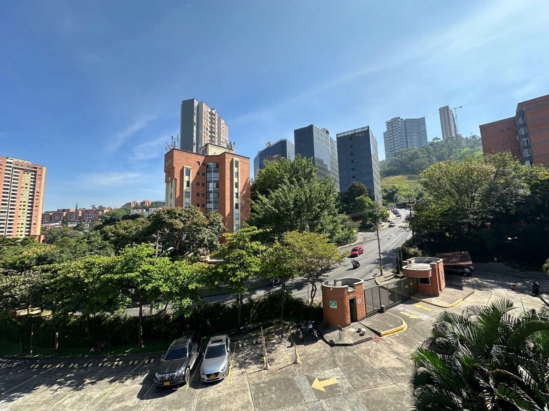 Hermoso apartamento amoblado en el Poblado Medellin, con increible vista iluminación ventilación  (15).jpg