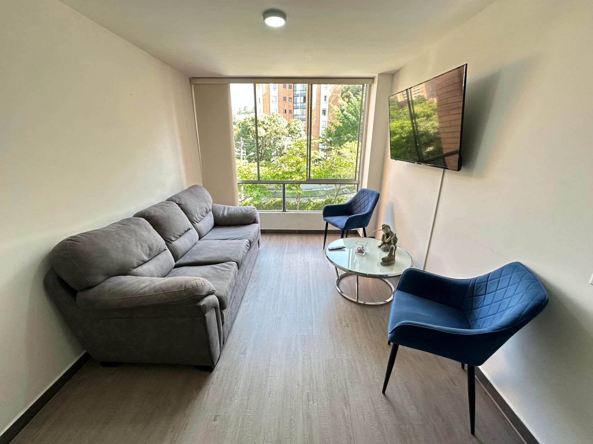 Hermoso apartamento amoblado en el Poblado Medellin, con increible vista iluminación ventilación  (39).jpg