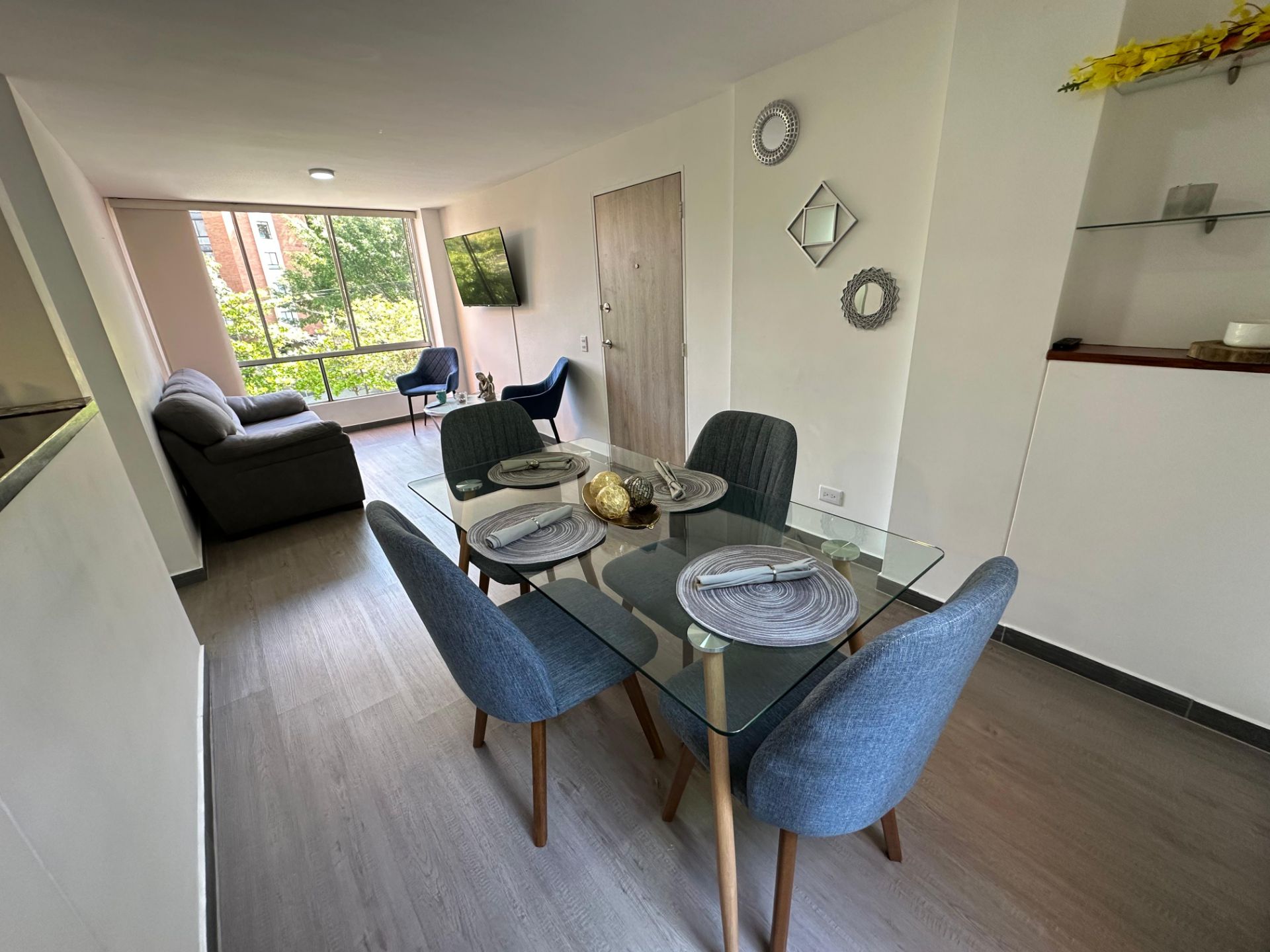 Hermoso apartamento amoblado en el Poblado Medellin, con increible vista iluminación ventilación  (32).jpg