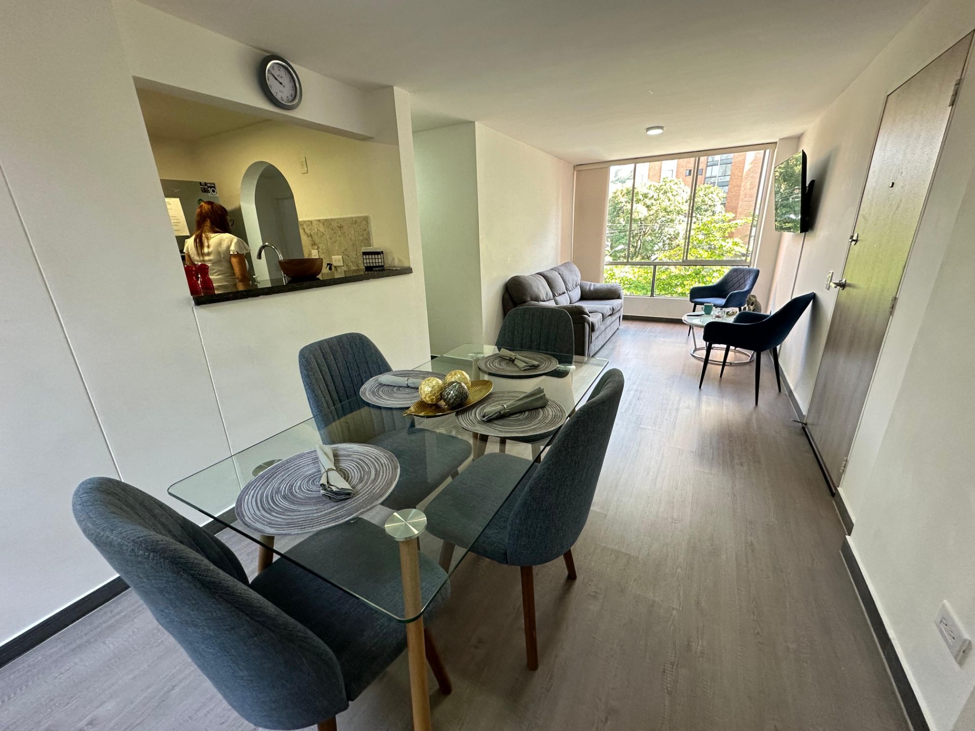 Hermoso apartamento amoblado en el Poblado Medellin, con increible vista iluminación ventilación  (33).jpg