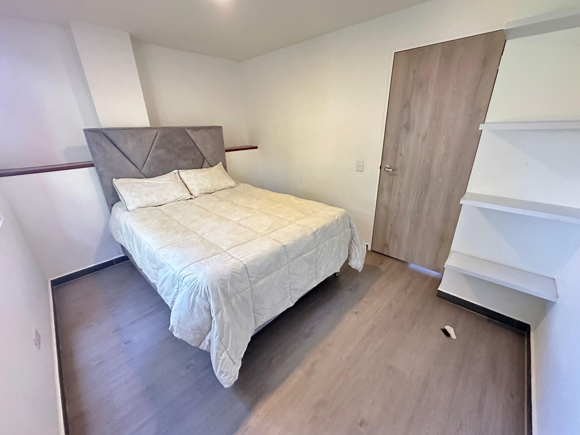 Hermoso apartamento amoblado en el Poblado Medellin, con increible vista iluminación ventilación  (48).jpg