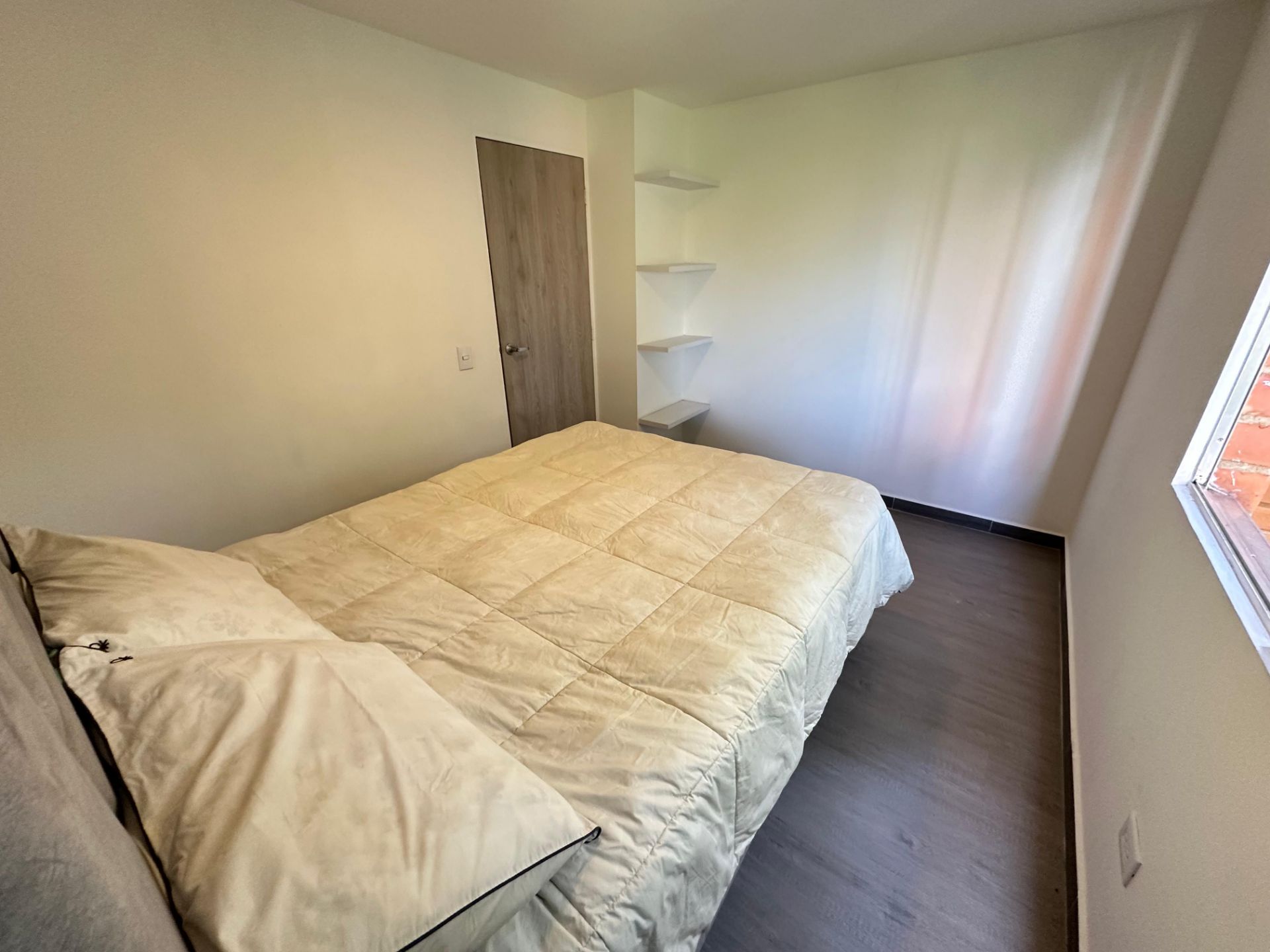 Hermoso apartamento amoblado en el Poblado Medellin, con increible vista iluminación ventilación  (49).jpg