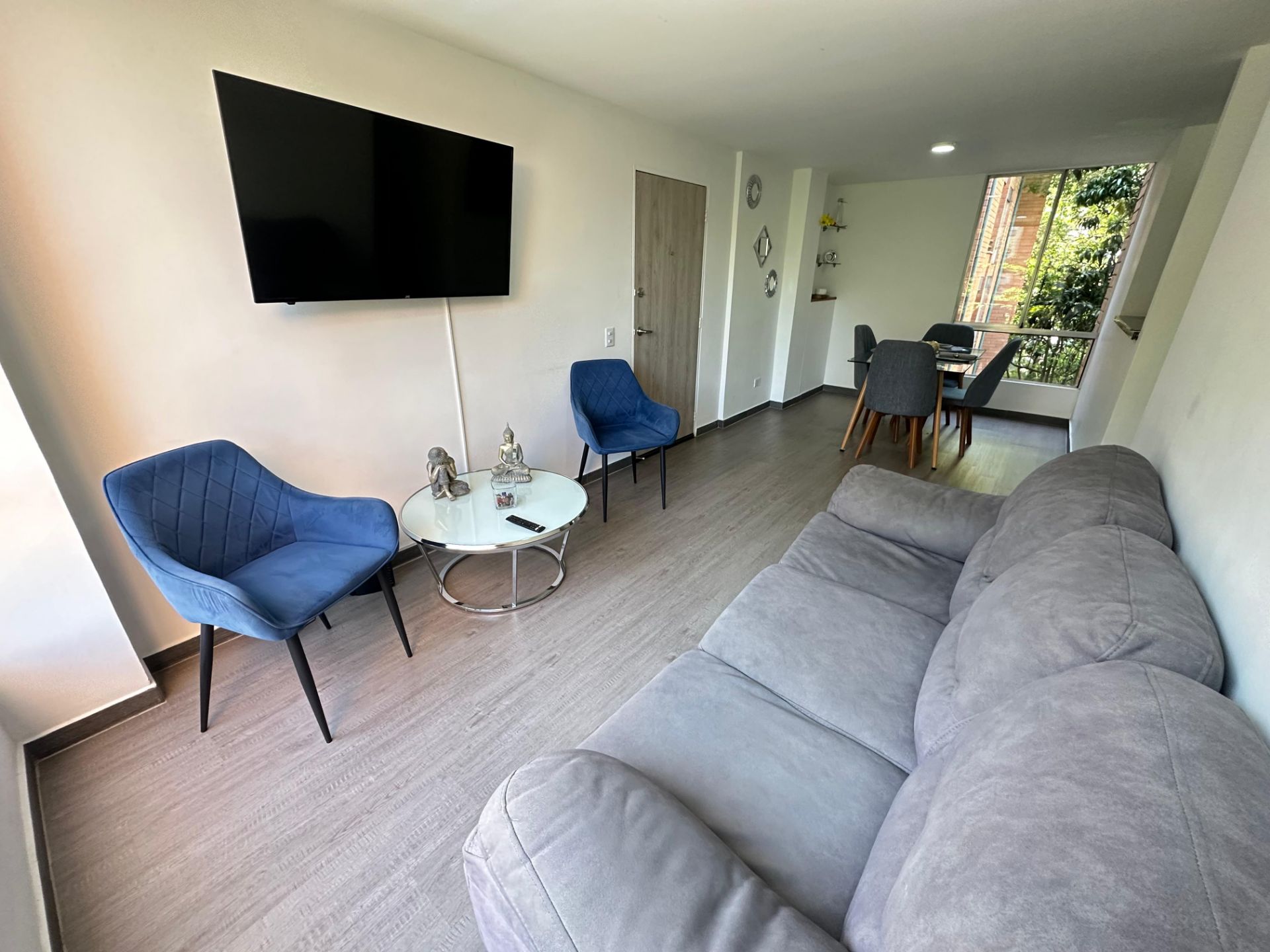 Hermoso apartamento amoblado en el Poblado Medellin, con increible vista iluminación ventilación  (36).jpg