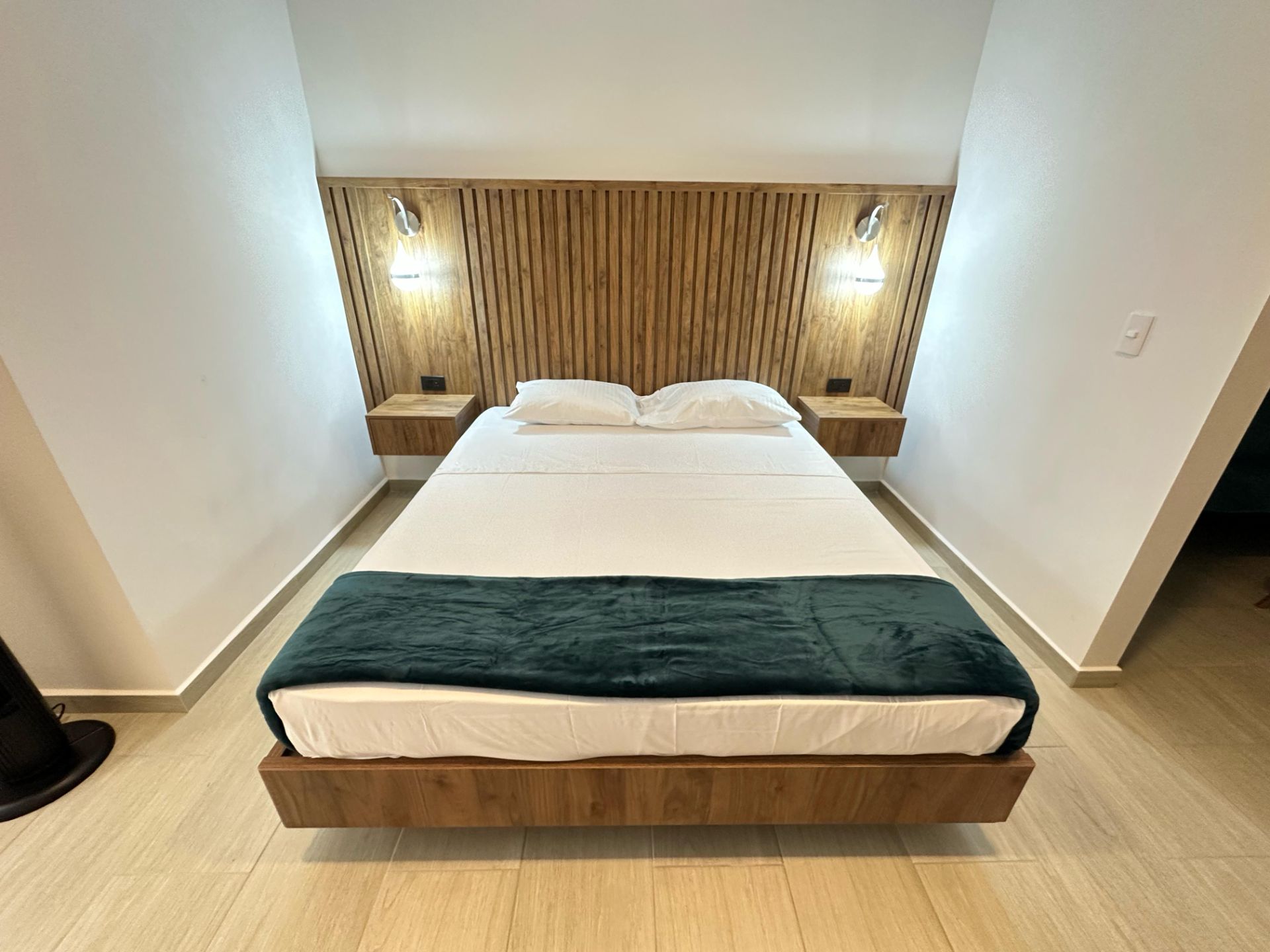Hermoso y amplio apartaestudio amoblado en el norte barrio laureles (11).jpg