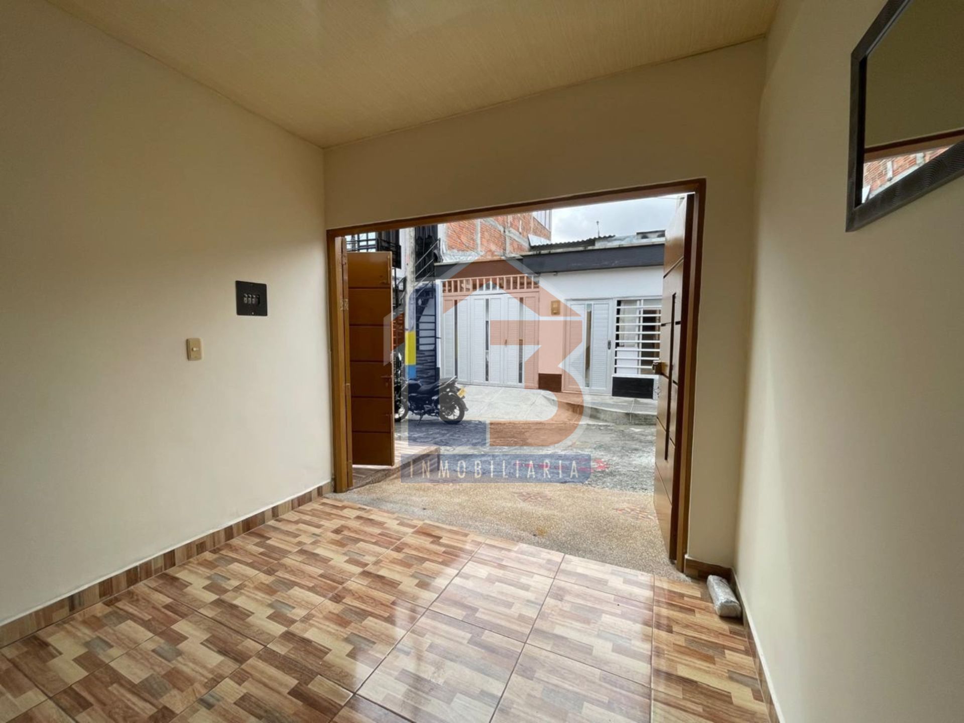 SE VENDE CASA EN EL BARRIO LA GRECIA  3..jpg