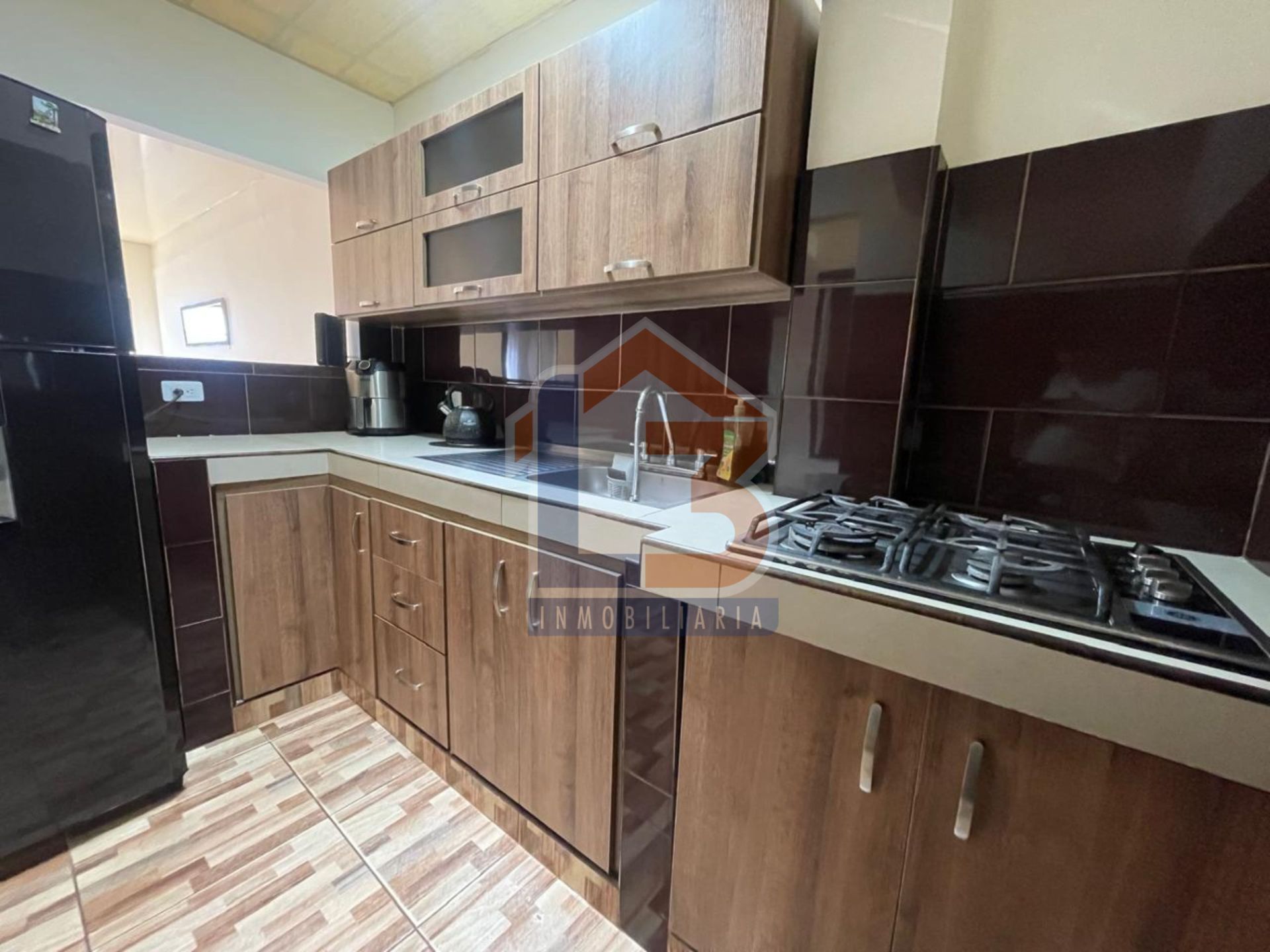 SE VENDE CASA EN EL BARRIO LA GRECIA  7..jpg