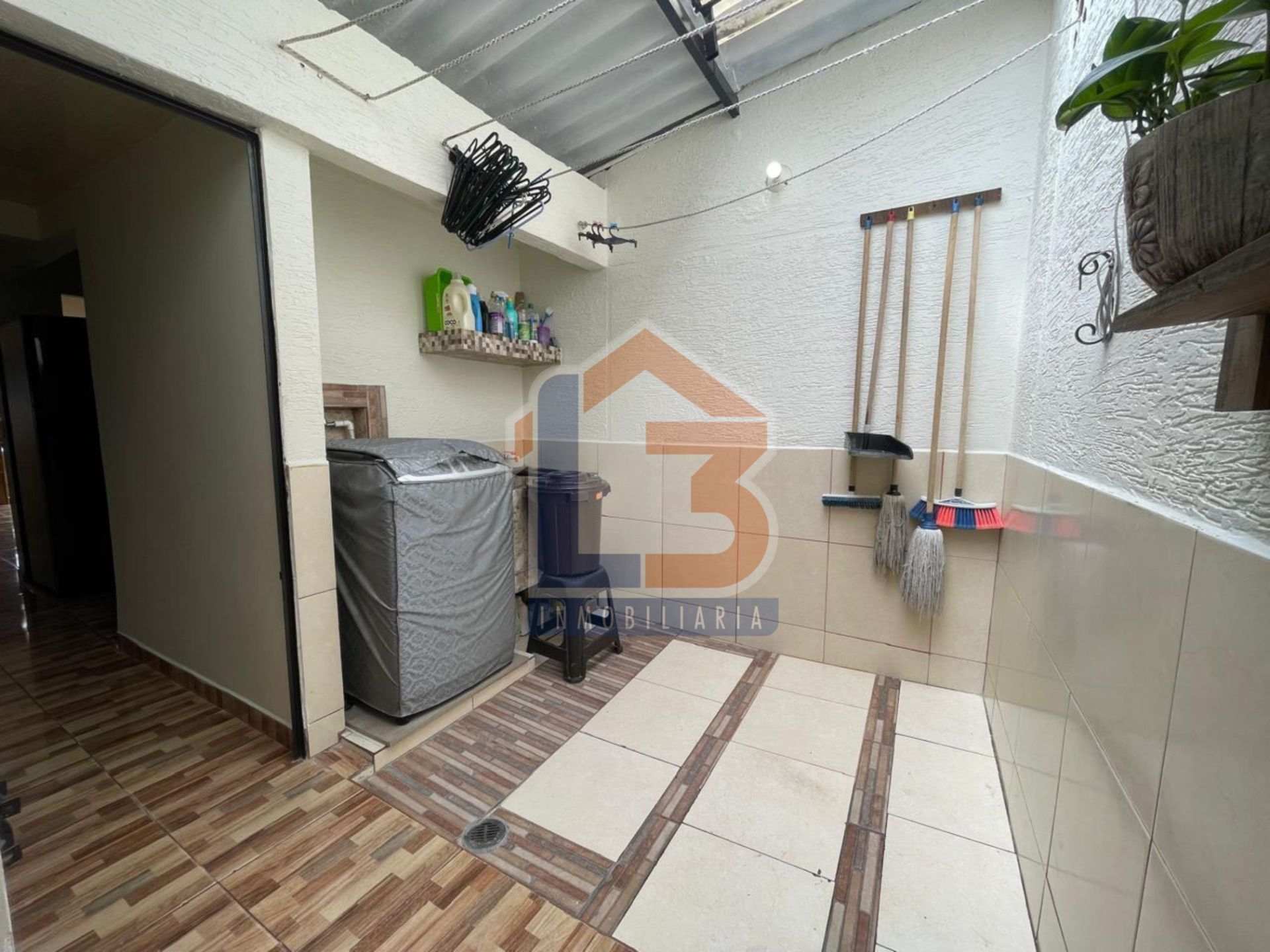 SE VENDE CASA EN EL BARRIO LA GRECIA  28..jpg