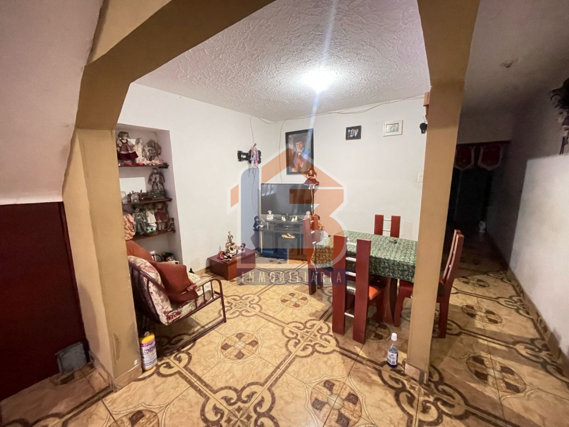 SE VENDE CASA EN EL SECTOR GRANADA 2..jpg