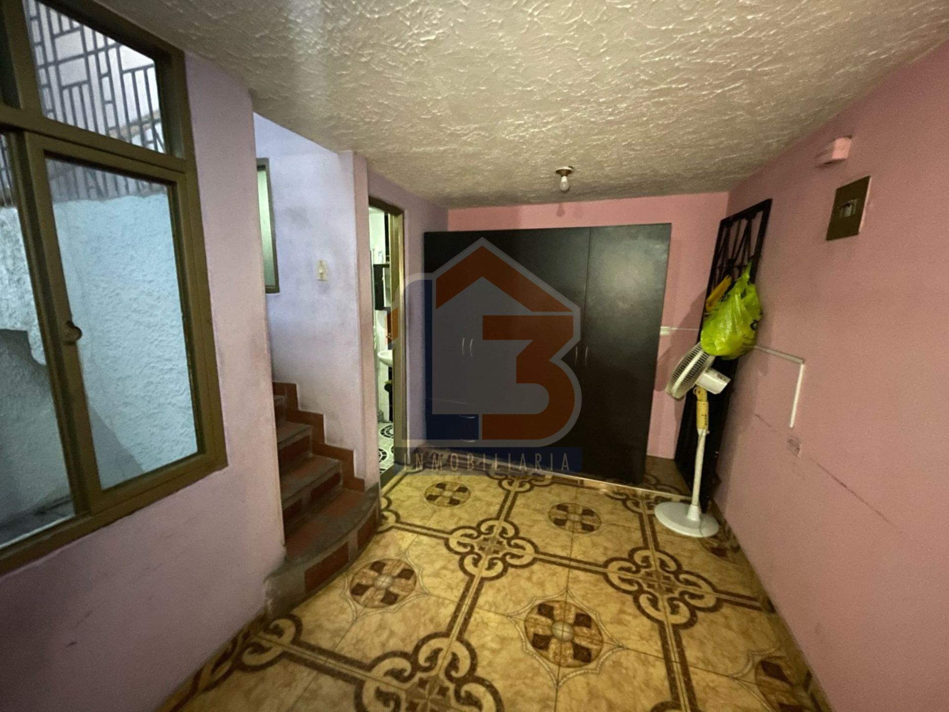 SE VENDE CASA EN EL SECTOR GRANADA 9..jpg