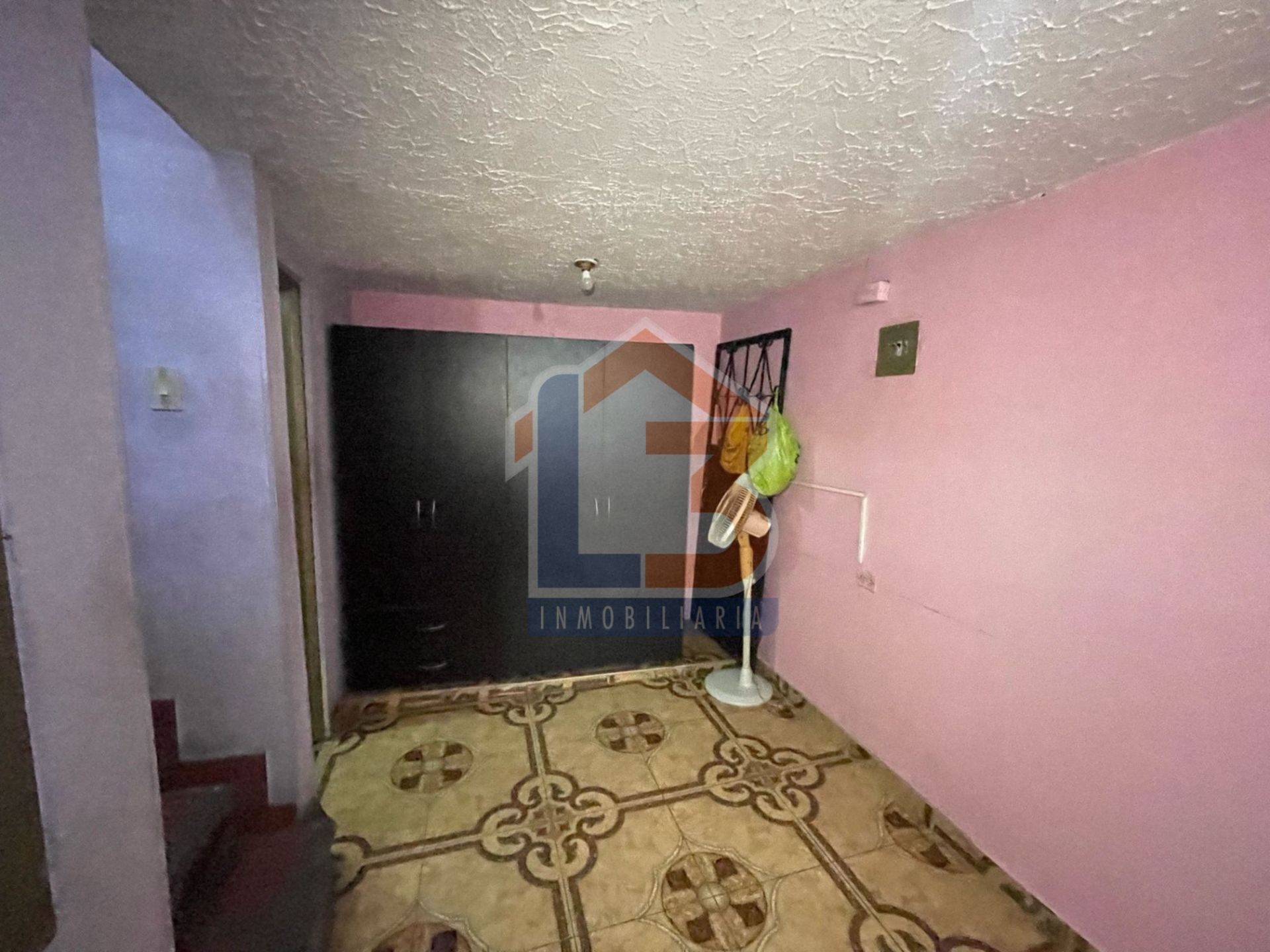SE VENDE CASA EN EL SECTOR GRANADA 10..jpg