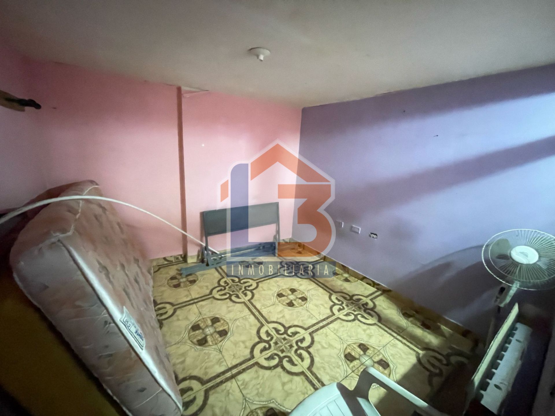 SE VENDE CASA EN EL SECTOR GRANADA 13..jpg