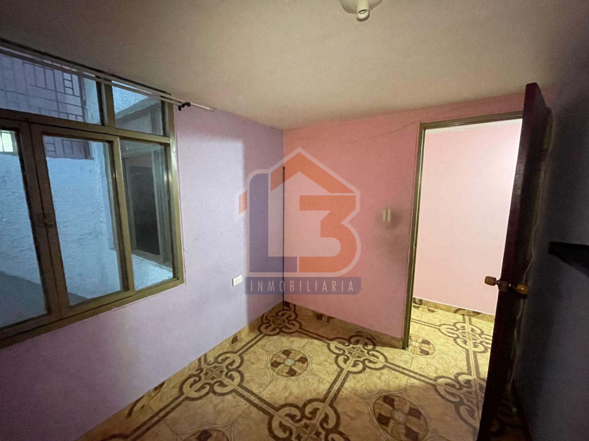SE VENDE CASA EN EL SECTOR GRANADA 20..jpg