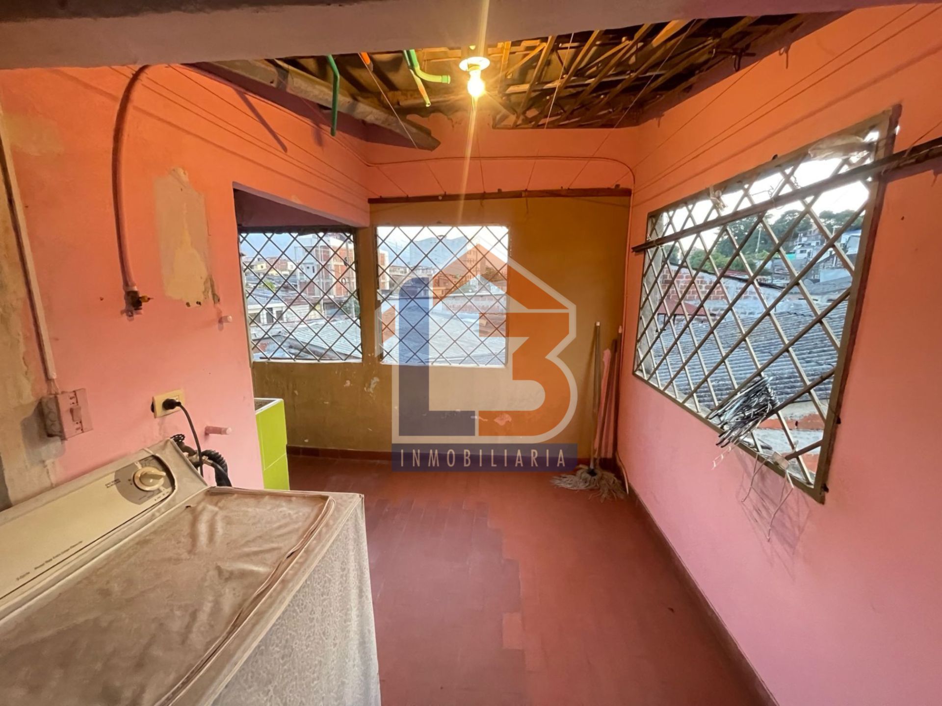 SE VENDE CASA EN EL SECTOR GRANADA 23..jpg