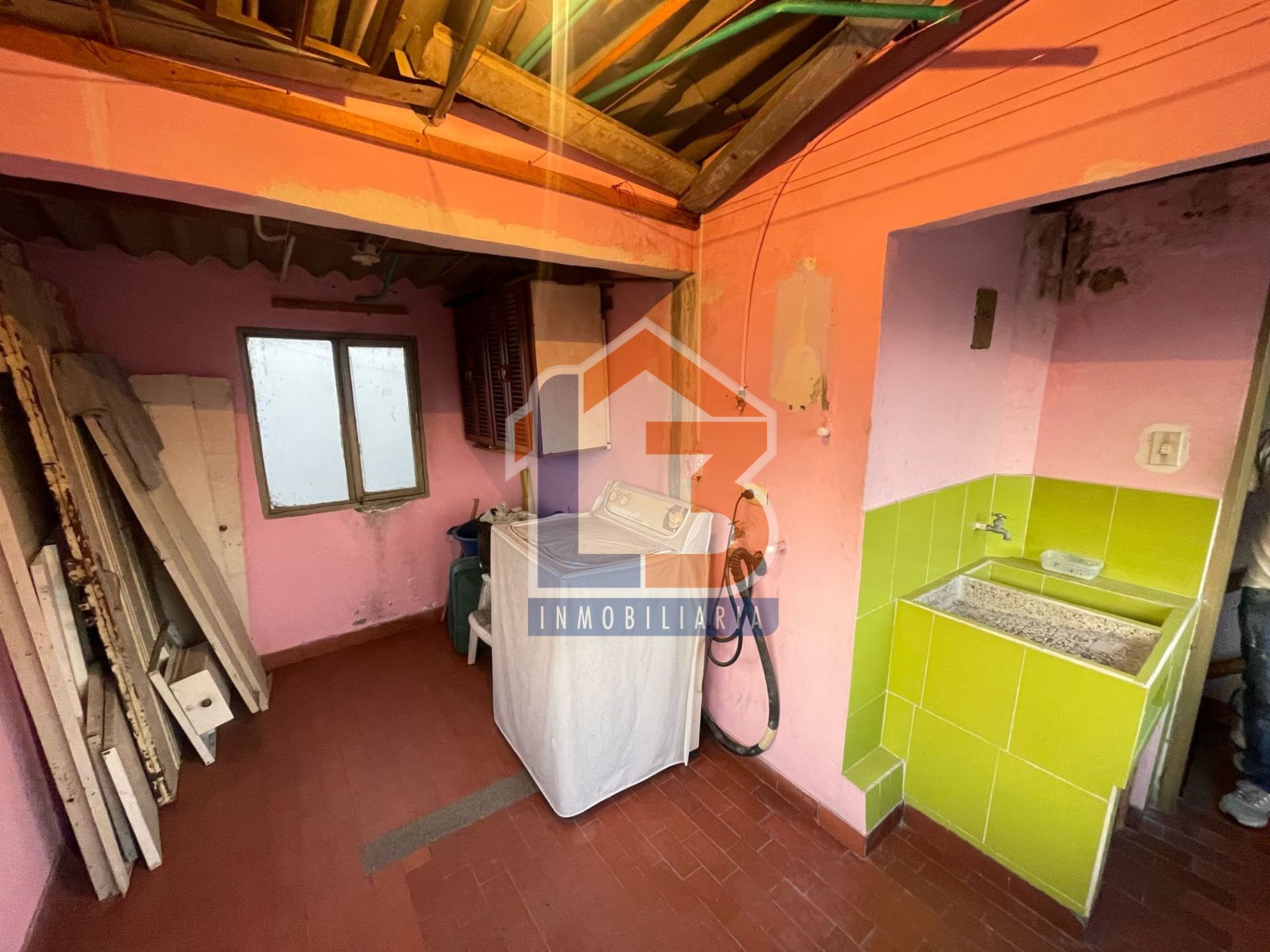 SE VENDE CASA EN EL SECTOR GRANADA 22..jpg
