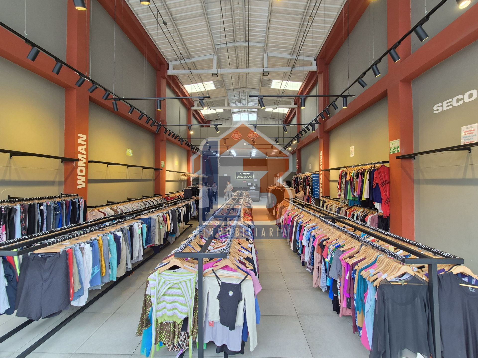SE VENDE LOCAL COMERCIAL EN EL CENTRO 1..jpg