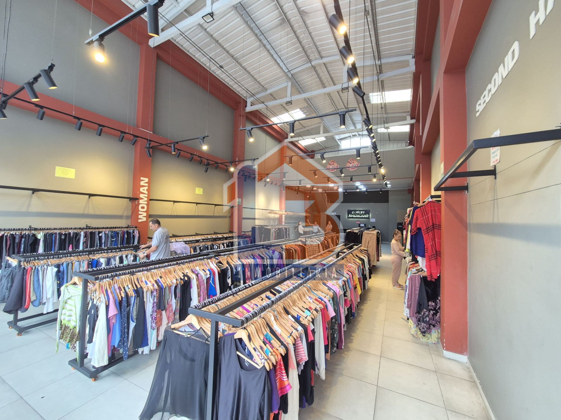 SE VENDE LOCAL COMERCIAL EN EL CENTRO 2..jpg