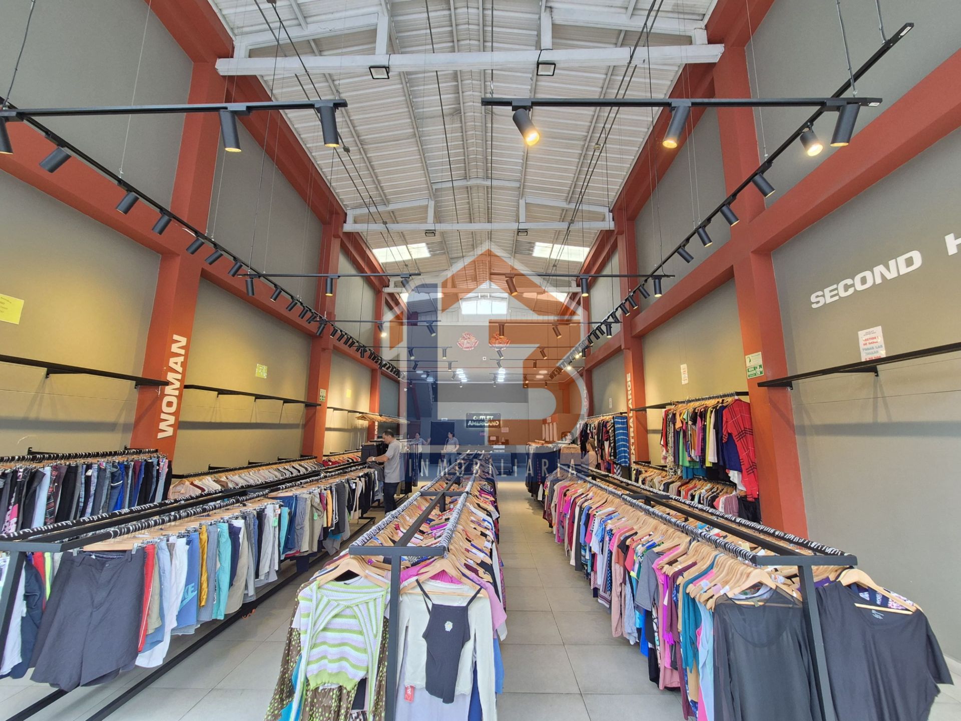 SE VENDE LOCAL COMERCIAL EN EL CENTRO 3..jpg