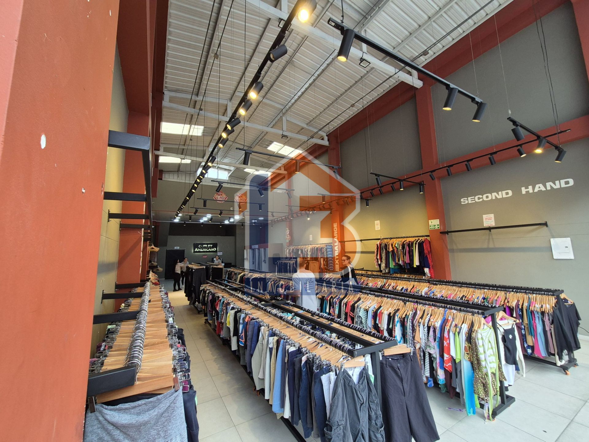 SE VENDE LOCAL COMERCIAL EN EL CENTRO 4..jpg