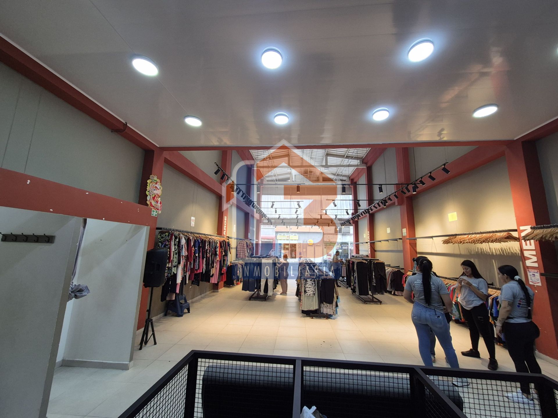 SE VENDE LOCAL COMERCIAL EN EL CENTRO 8..jpg
